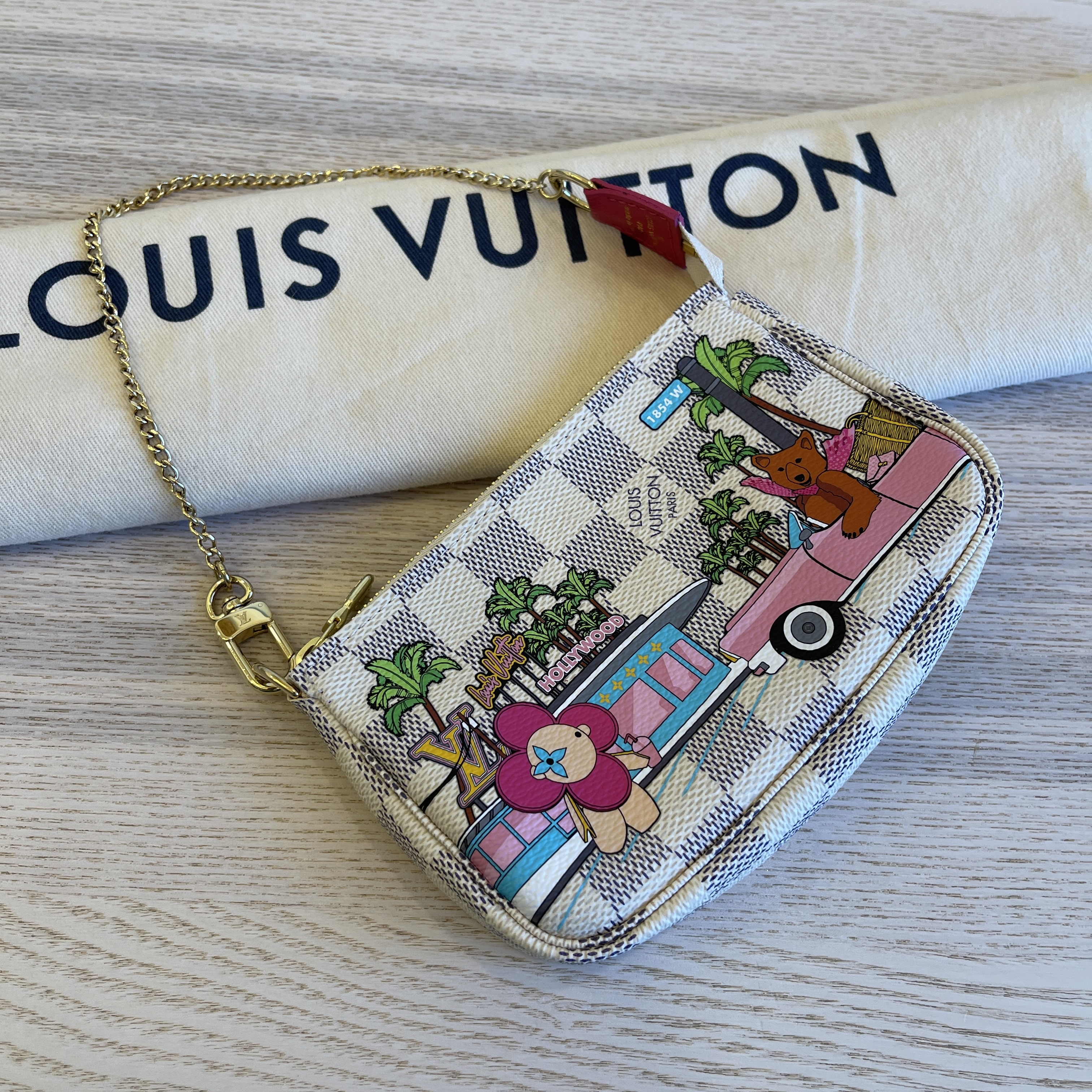 Louis Vuitton Damier Azur 2021 Christmas Animation Hollywood Mini Pochette  Accessories Fuchsia