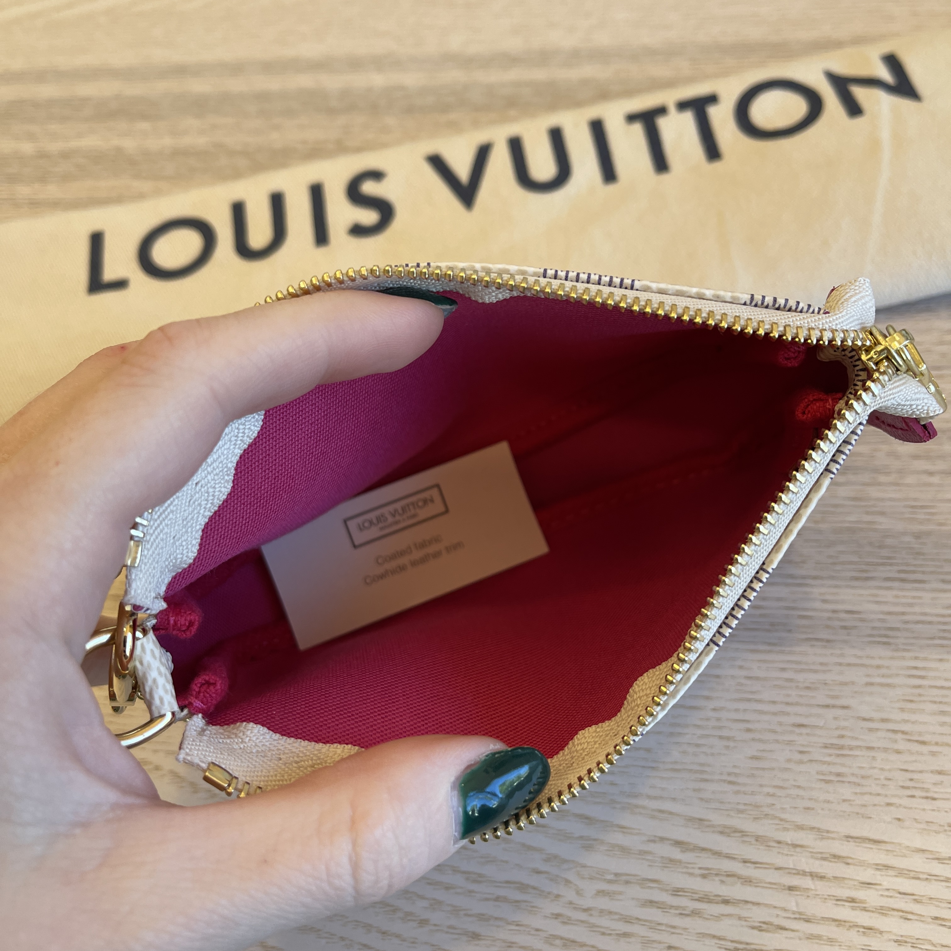 Louis Vuitton Damier Azur 2021 Christmas Animation Hollywood Bag Charm -  Ann's Fabulous Closeouts