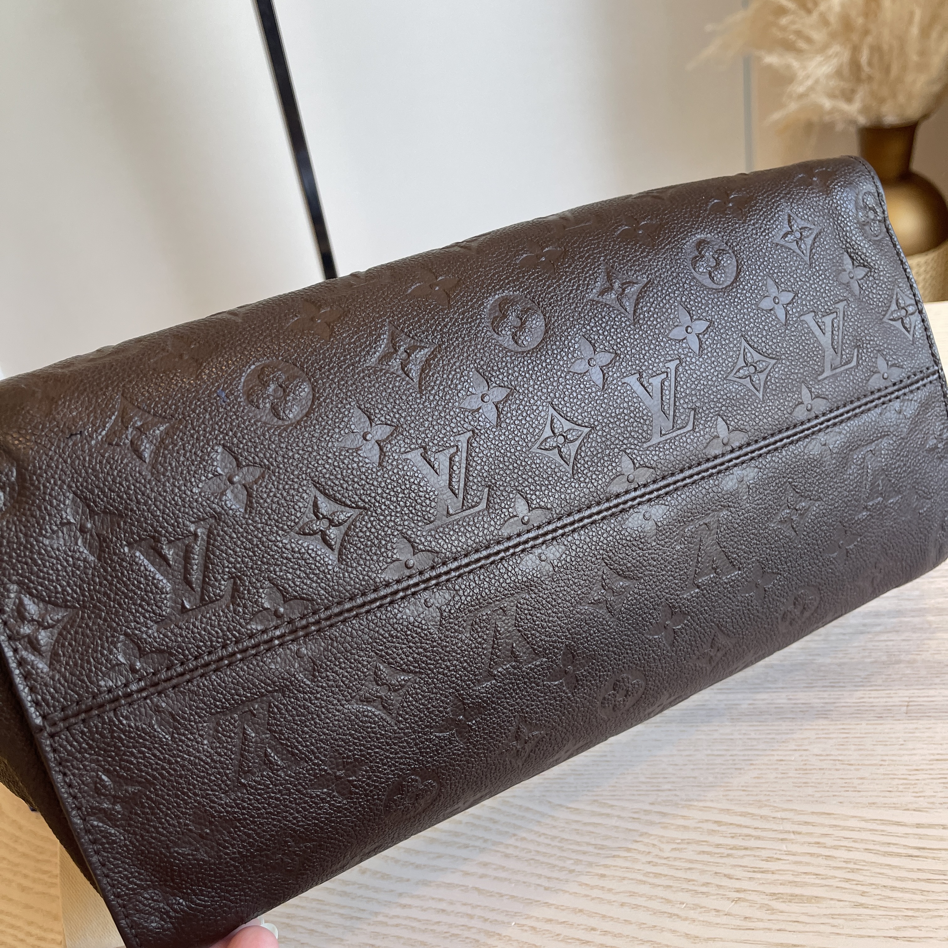 Louis Vuitton Lumineuse Handbag 394942
