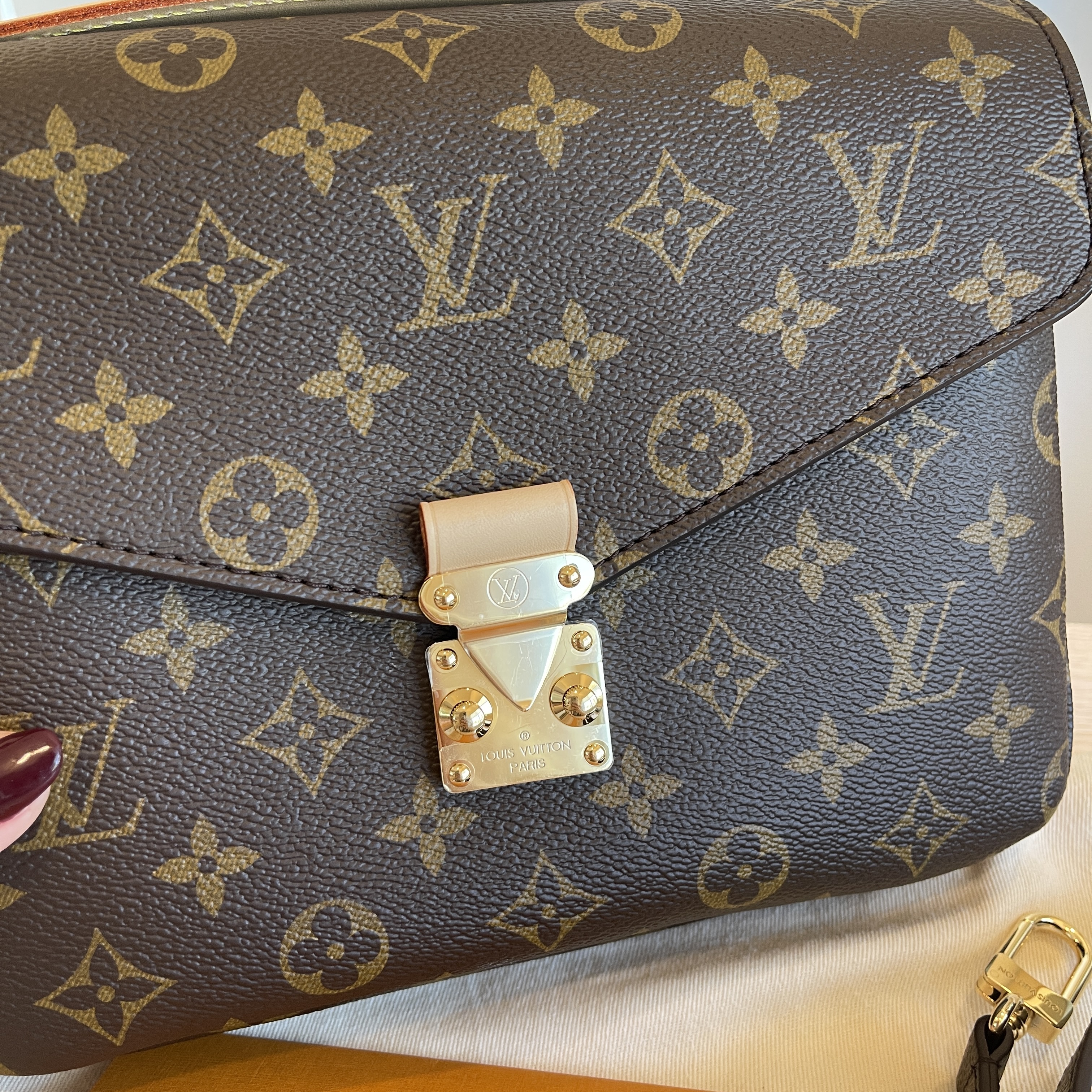 Louis Vuitton Pochette Metis Monogram Shoulder Bag – STYLISHTOP