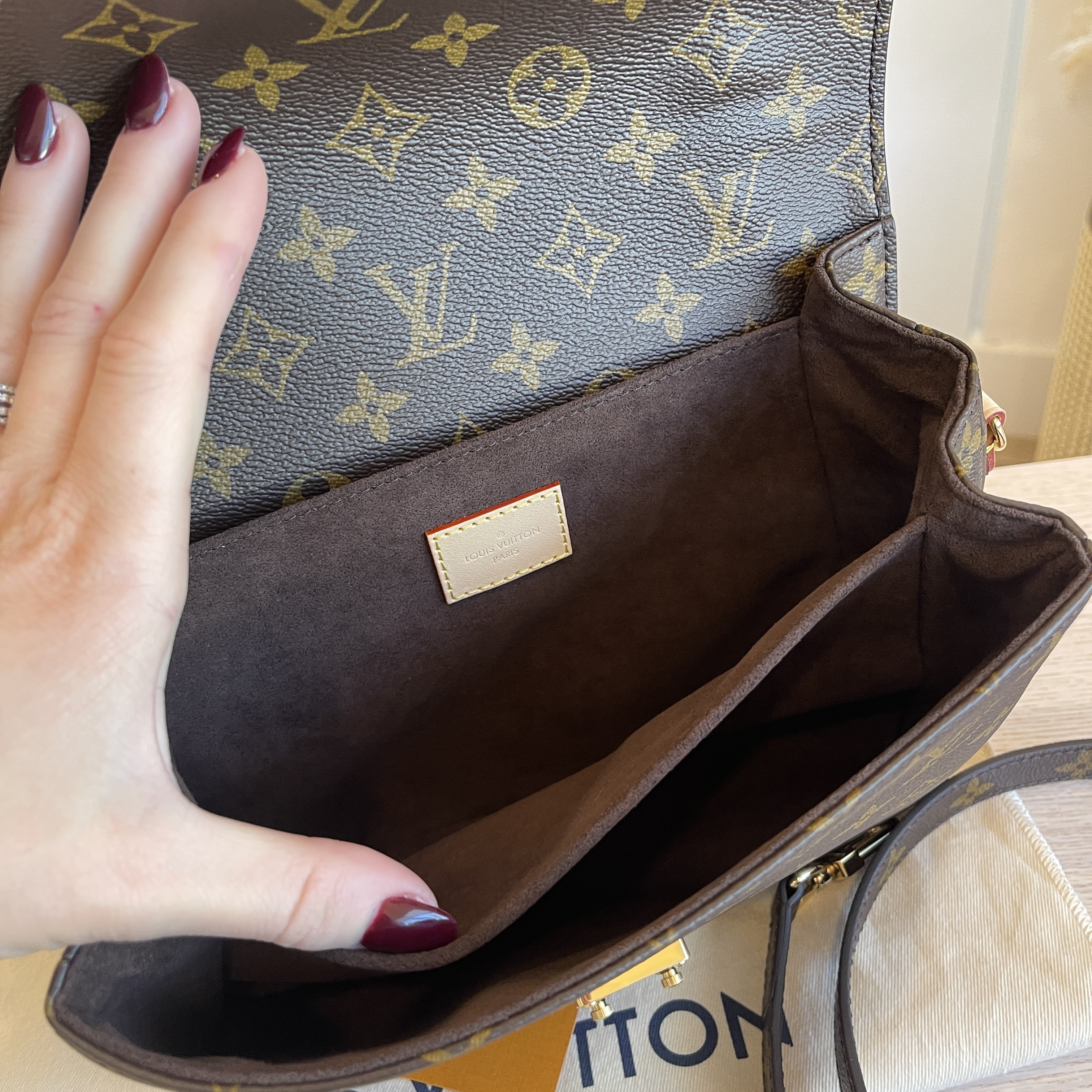 Louis Vuitton Pochette Metis Monogram Shoulder Bag – STYLISHTOP