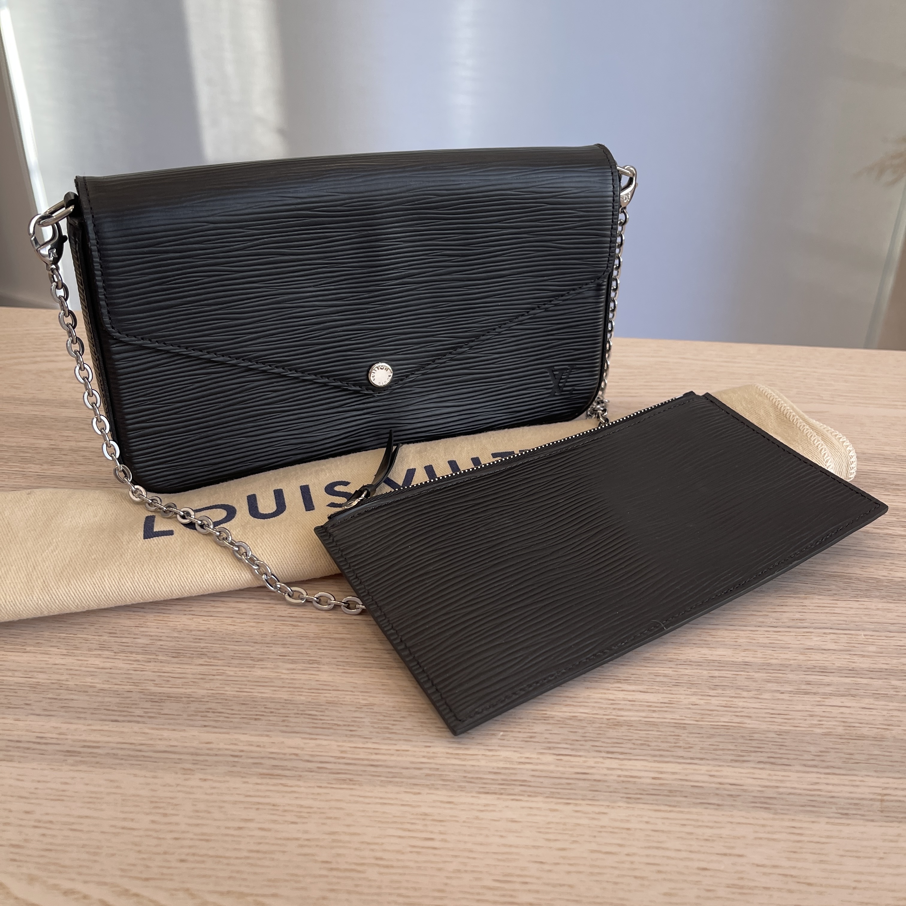 AUTH LOUIS VUITTON POCHETTE IENA EPI NOIR ELECTRIC EXCELLENT