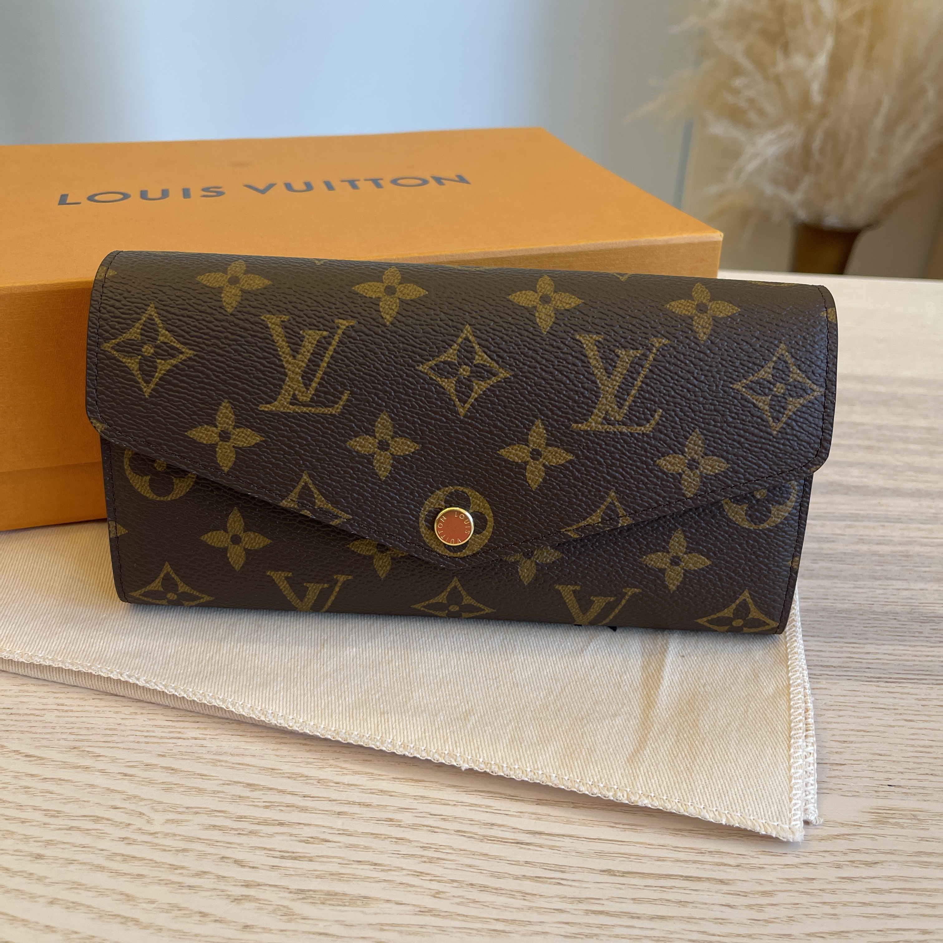 Louis Vuitton Monogram Sarah Wallet in 2023
