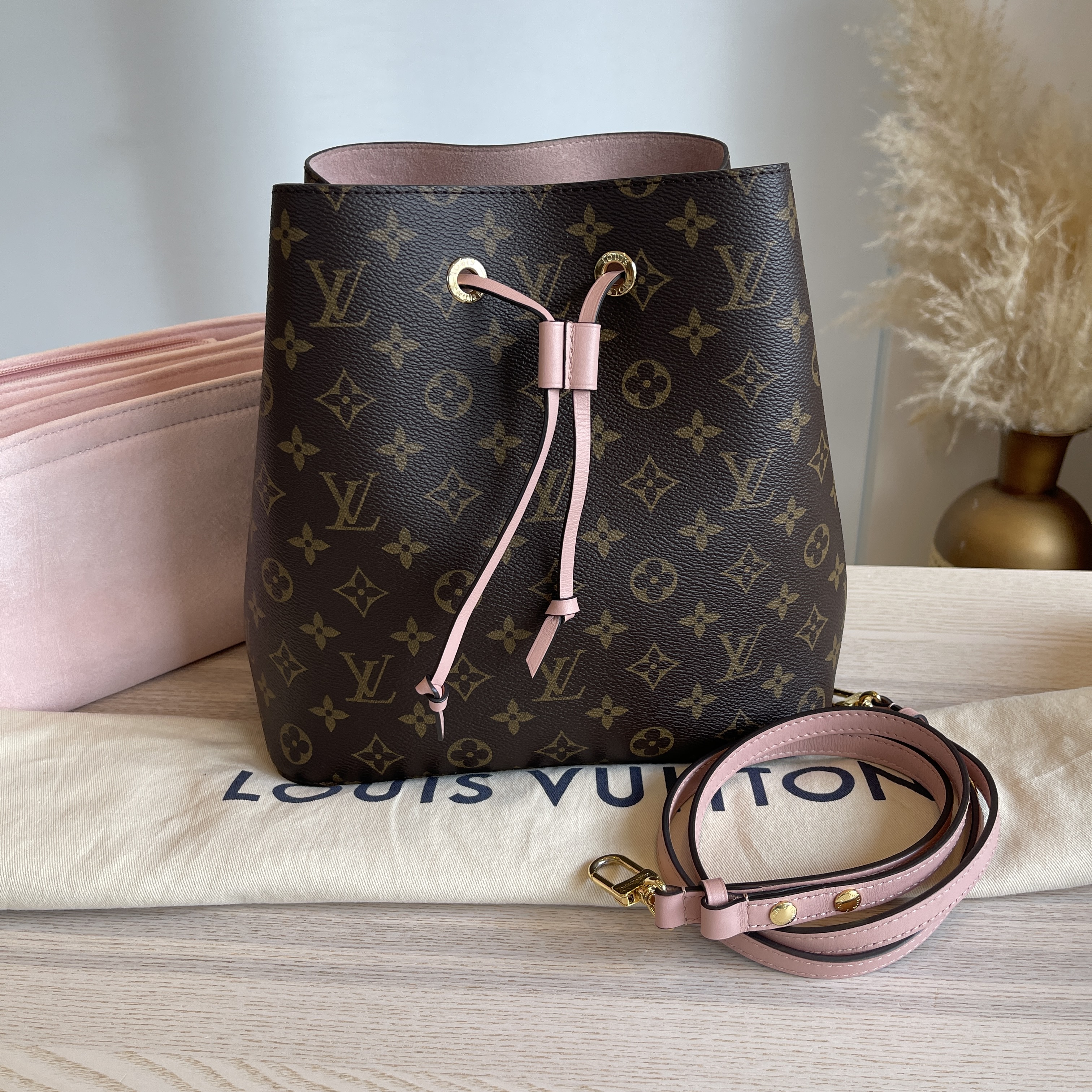 lv neonoe rose poudre