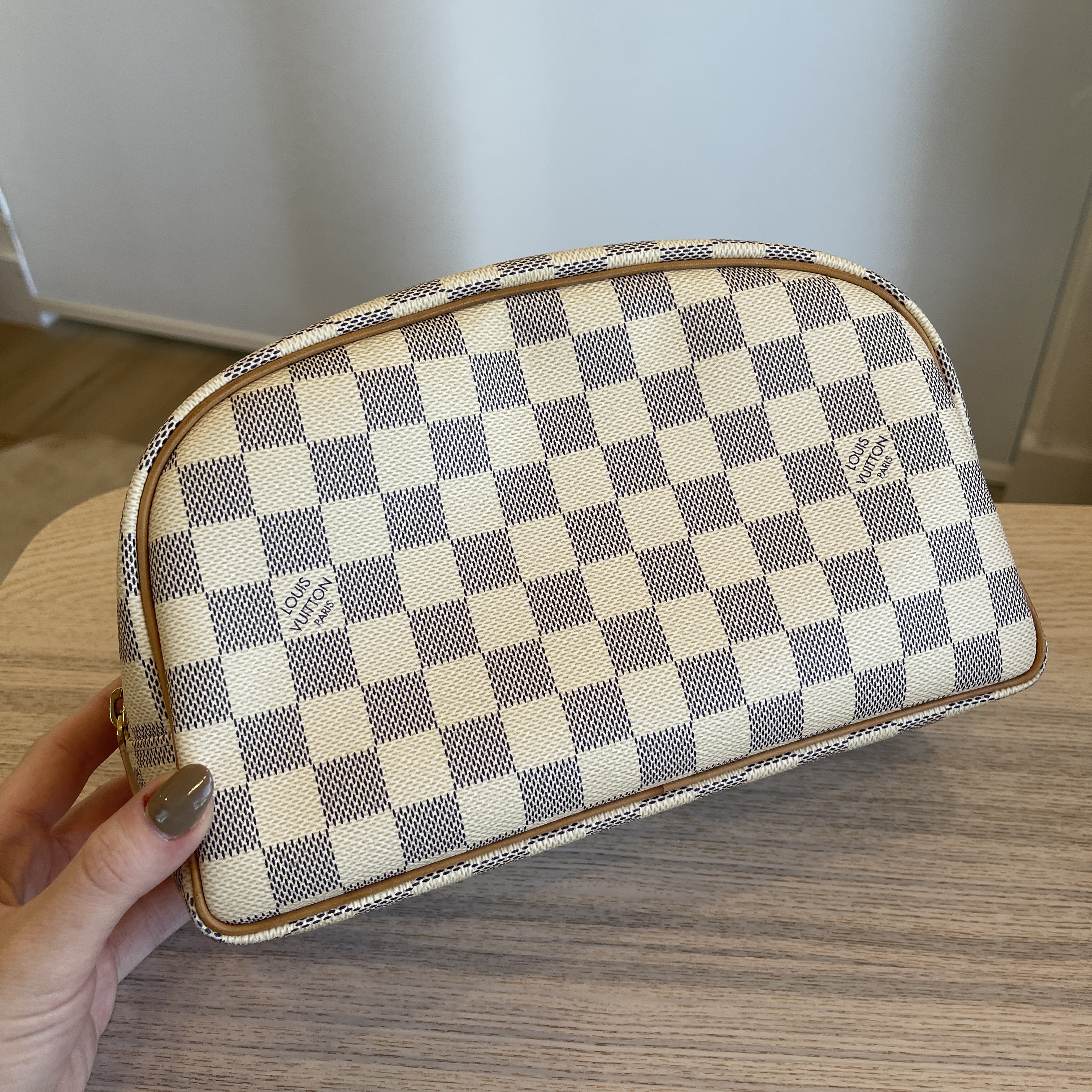 lv toiletry bag 25