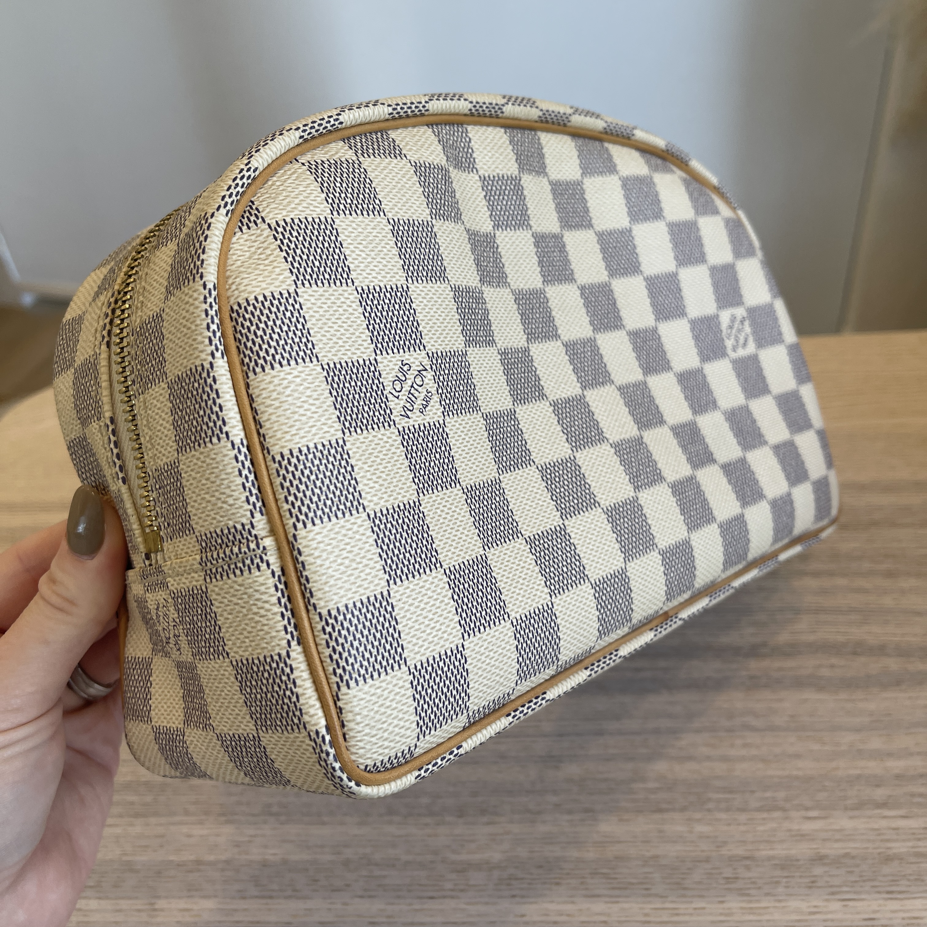 Louis Vuitton Damier Azur Toiletry Bag 25 - Neutrals Cosmetic Bags