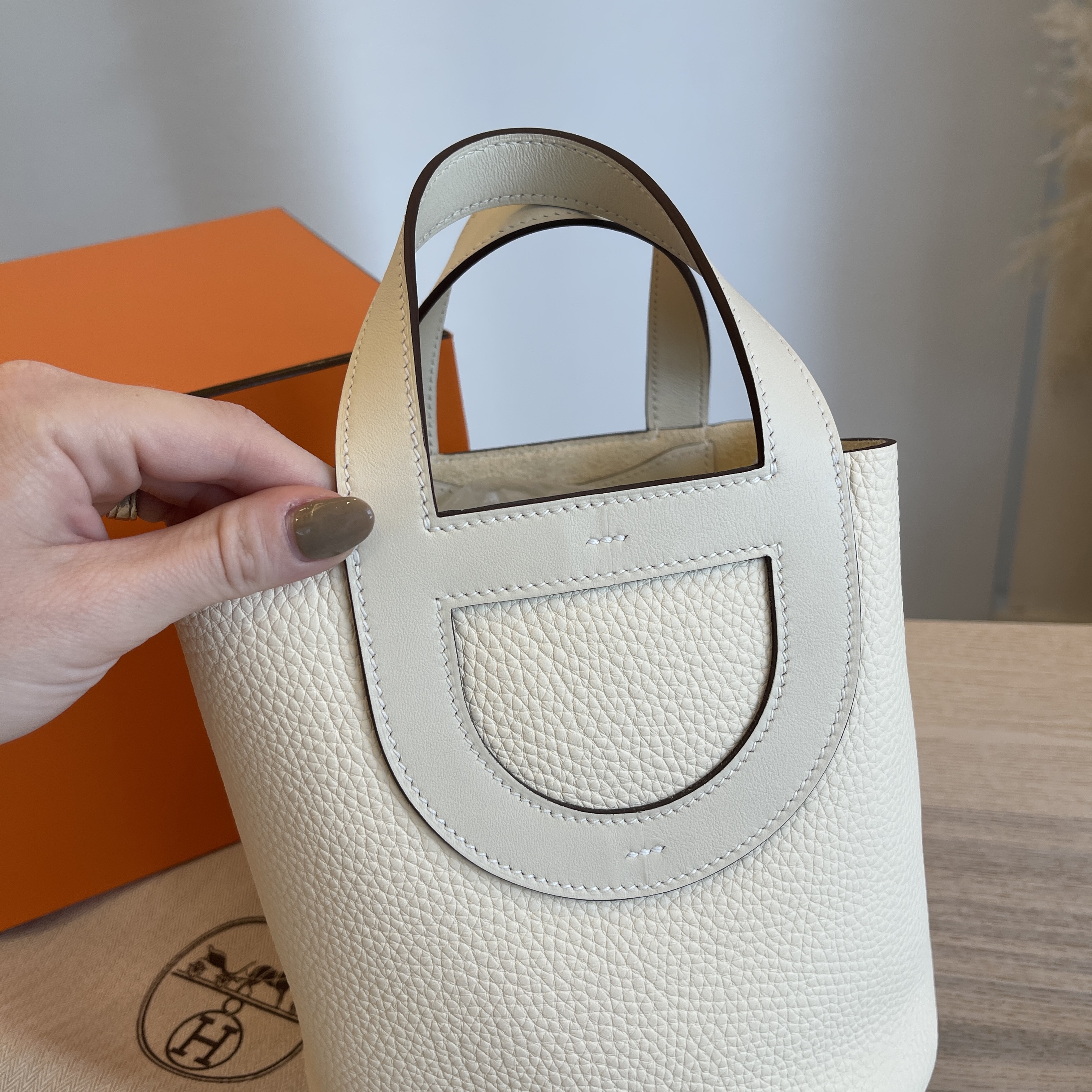 Hermes In-The-Loop bag 18 Beton Clemence leather/Swift leather