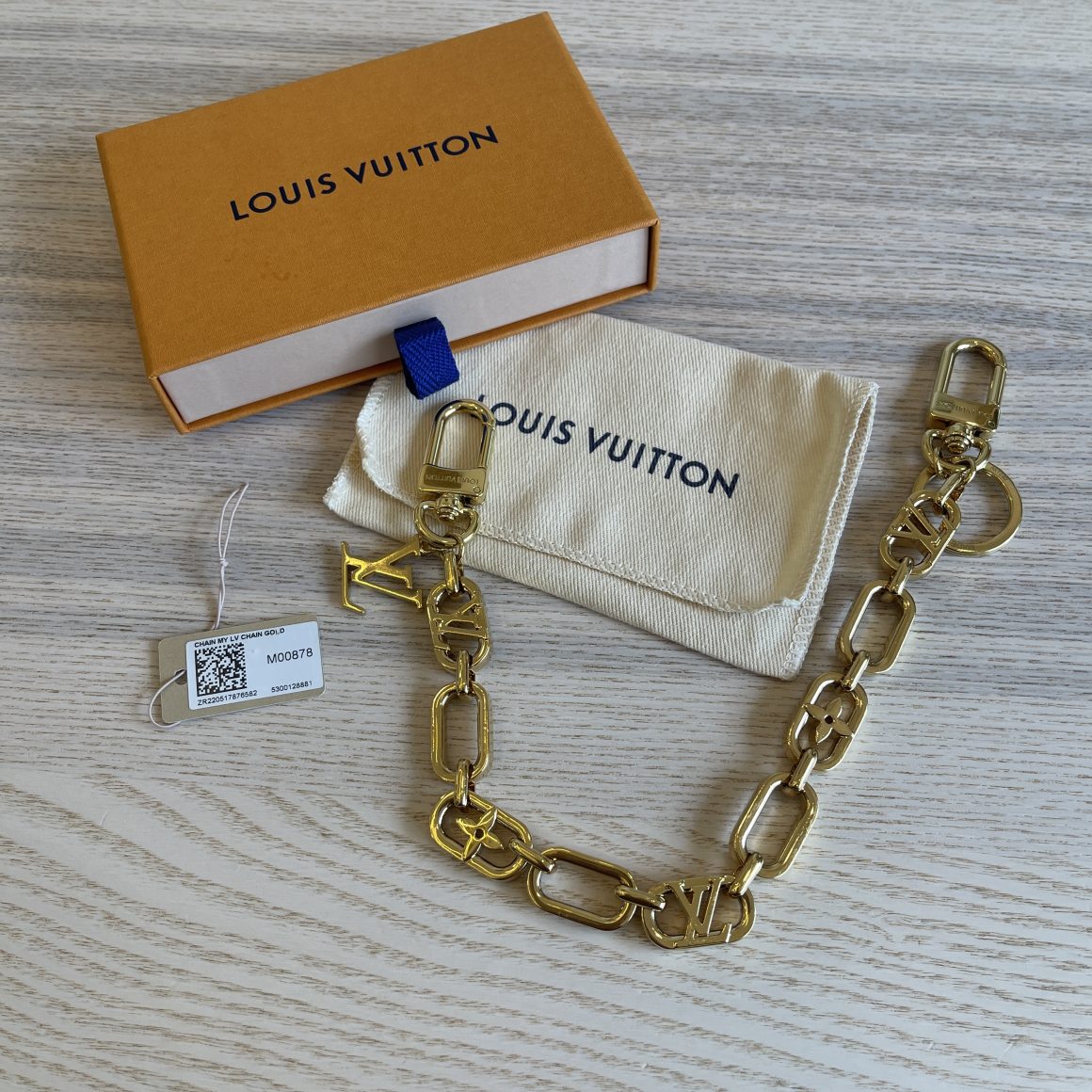 Bag charm Louis Vuitton Gold in Chain - 24560873