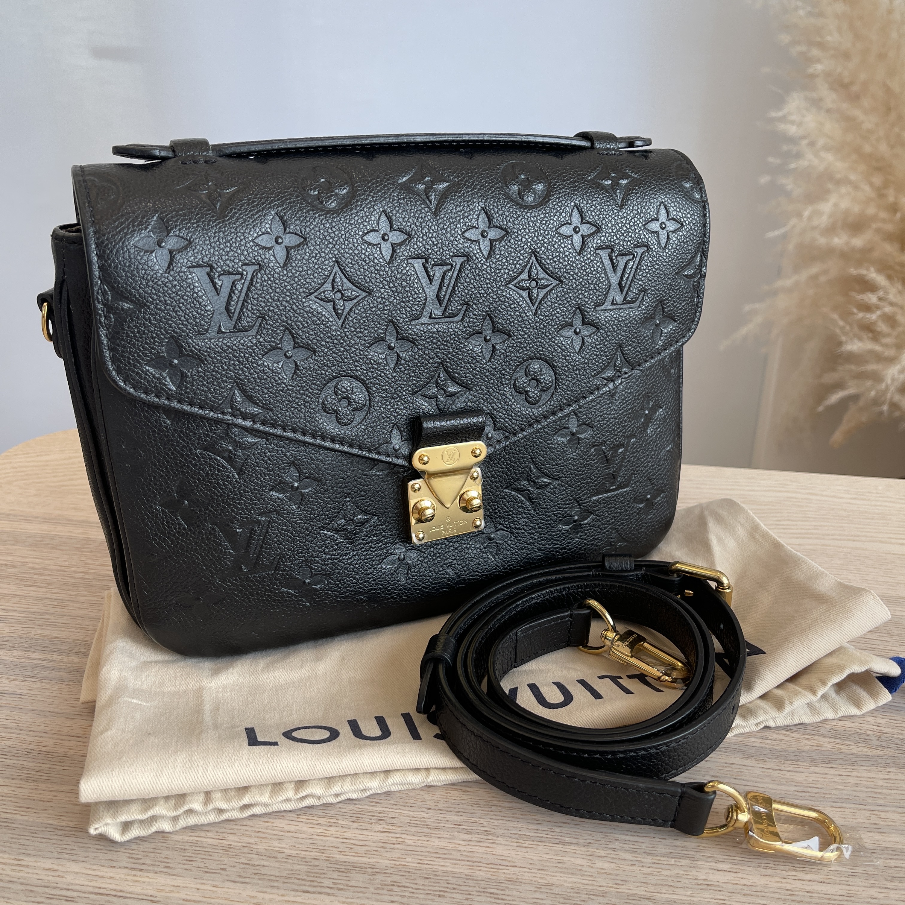 Louis Vuitton Metis Pochette Empreinte Noir - US