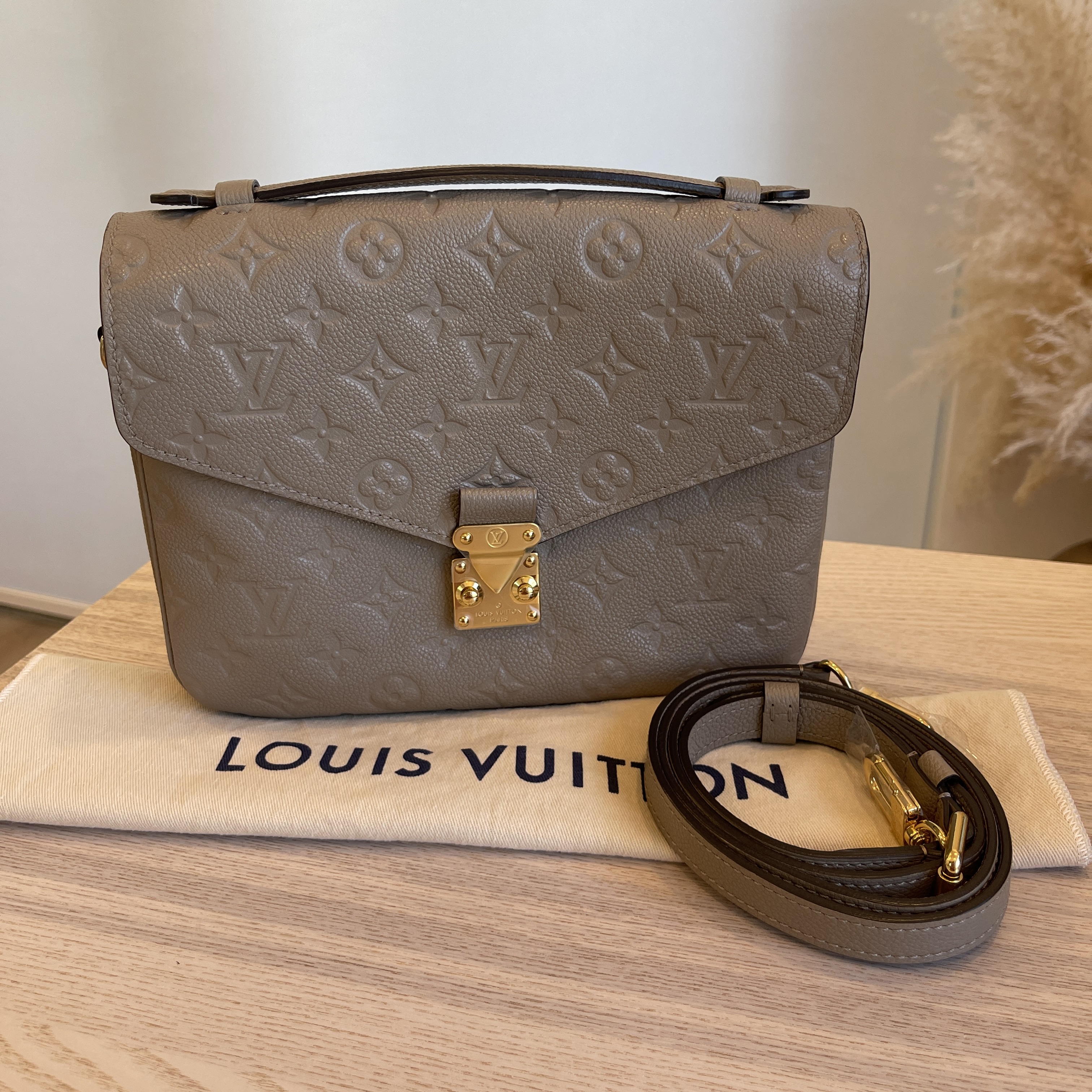 Louis Vuitton Empreinte Pochette Metis Turtledove