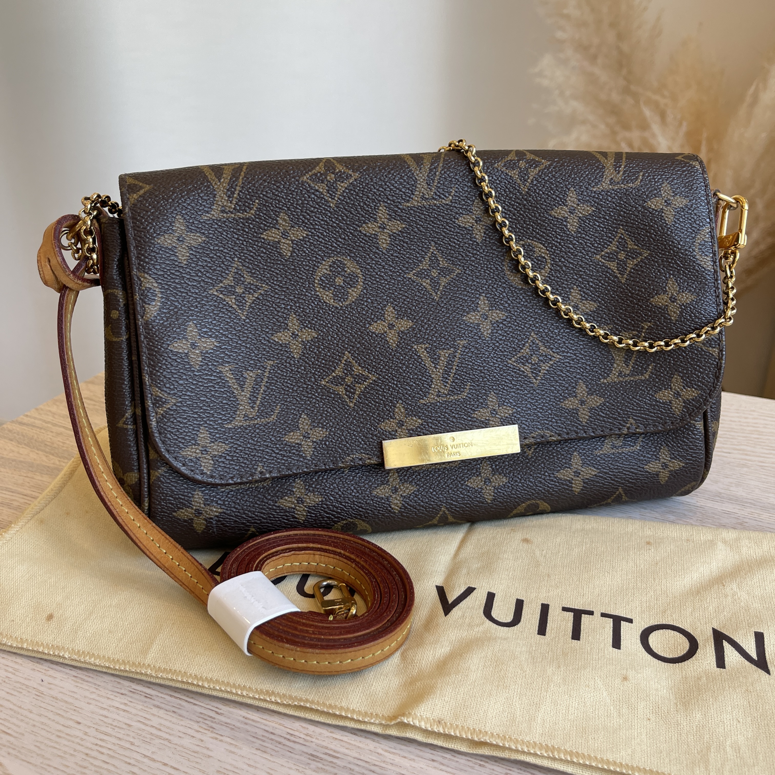 Brand New medium sized Authentic Louis Vuitton. With box and dust