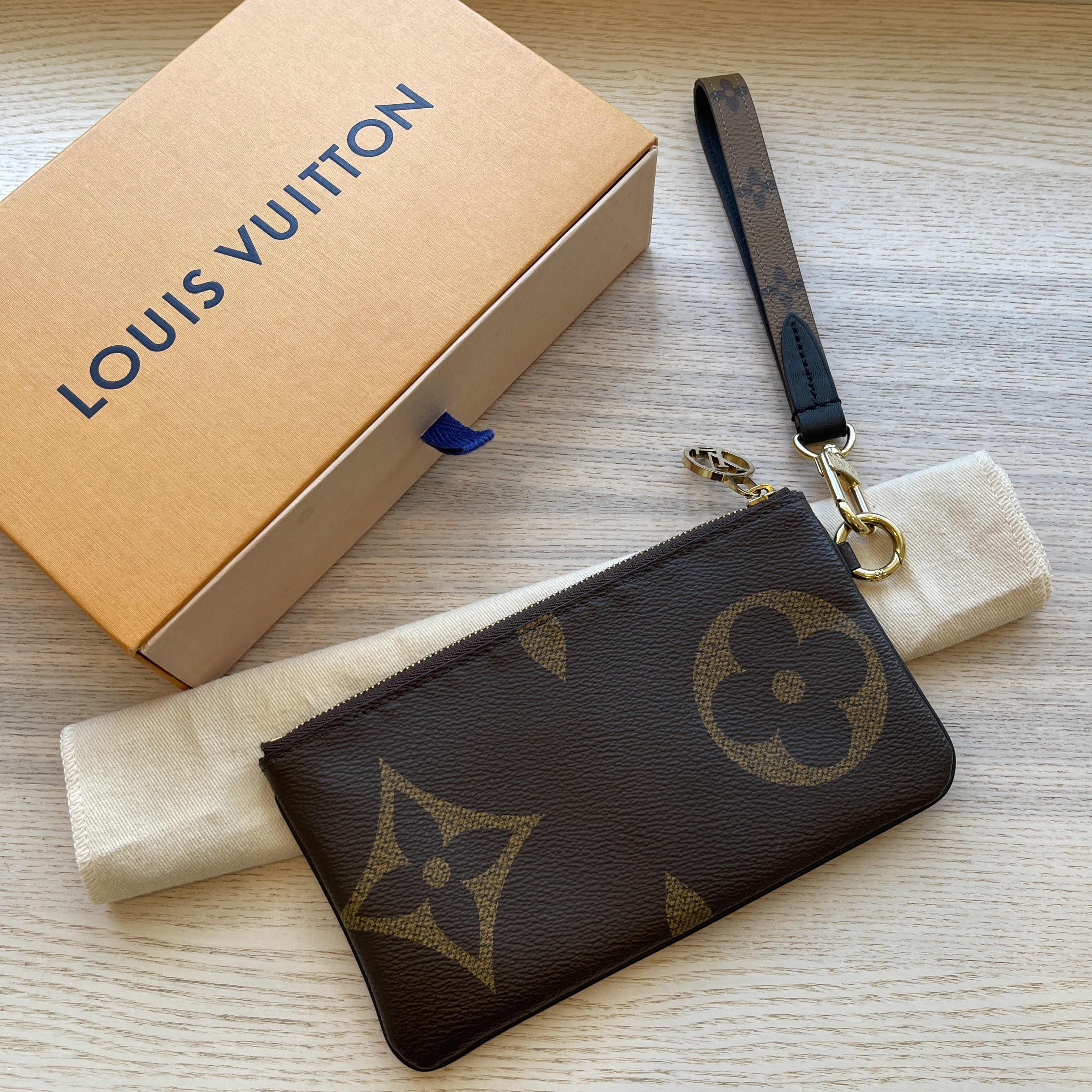 louis vuitton oversized key pouch