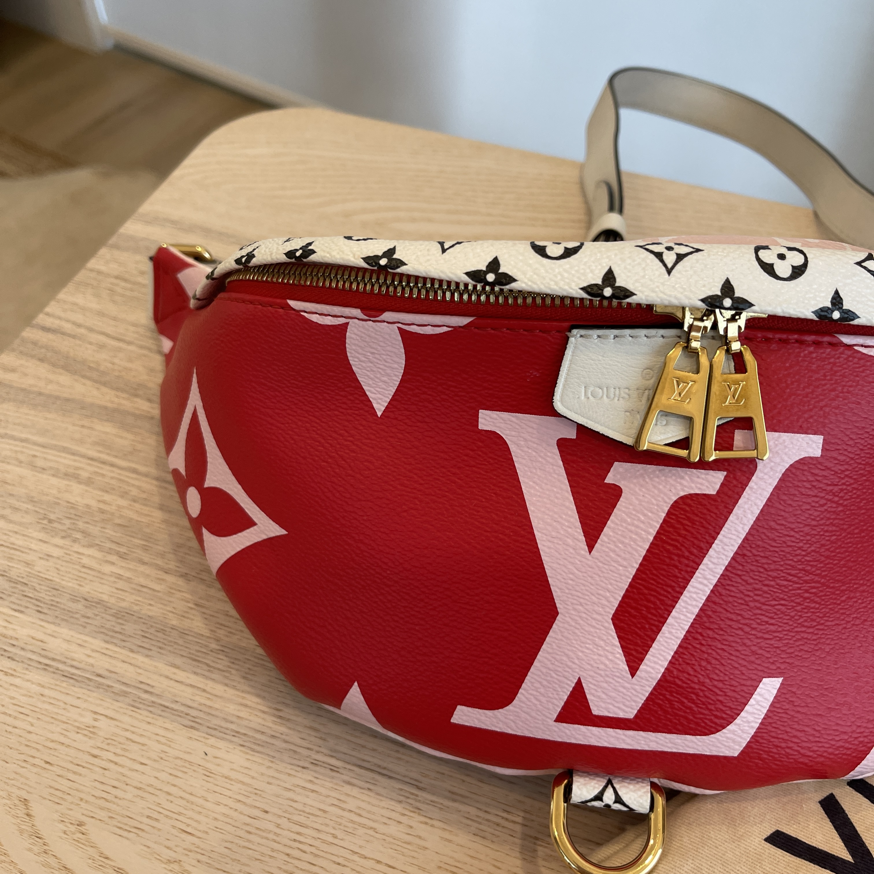 Louis Vuitton Bumbag Monogram Giant Red/Pink