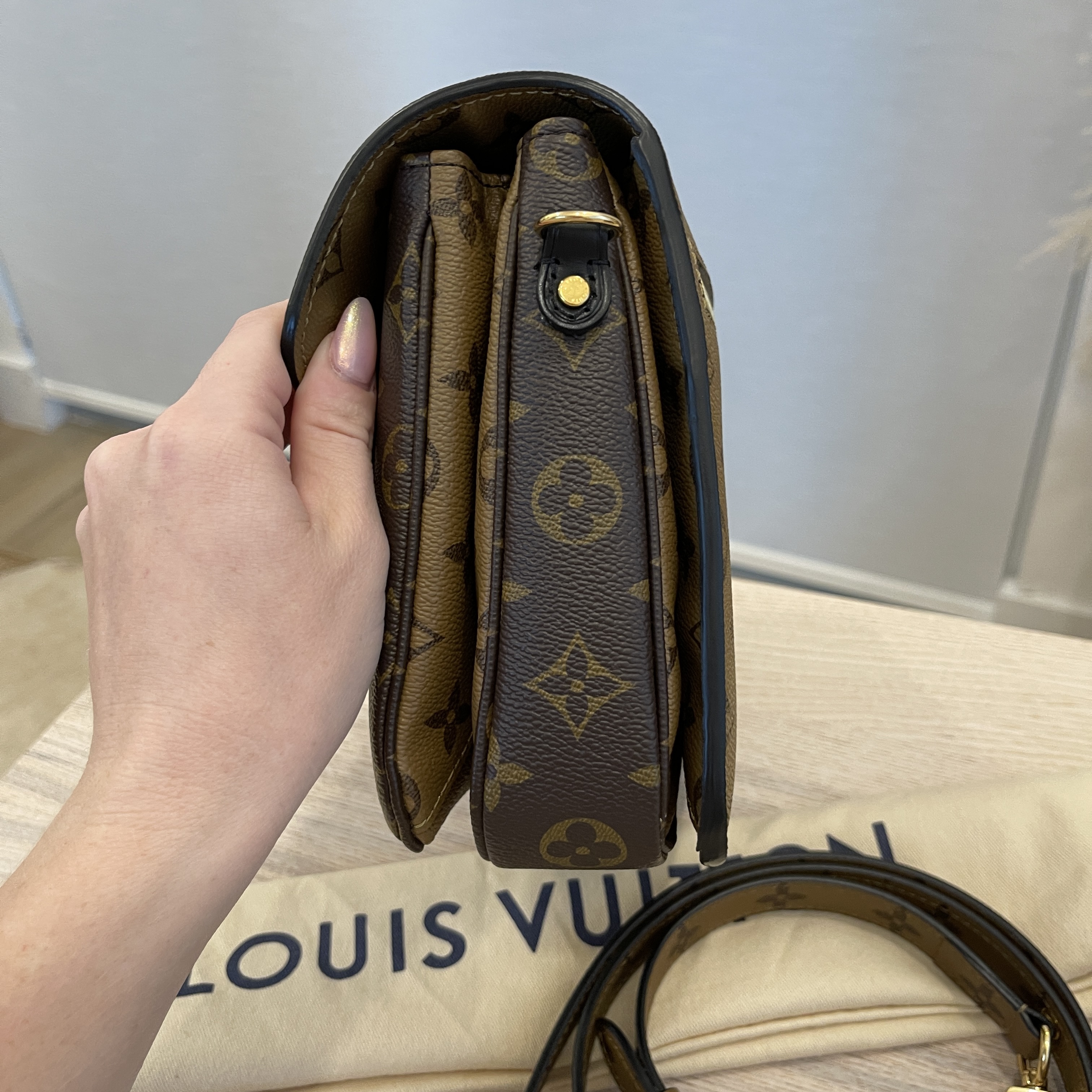 Louis Vuitton Reverse Monogram Pochette Métis – DAC