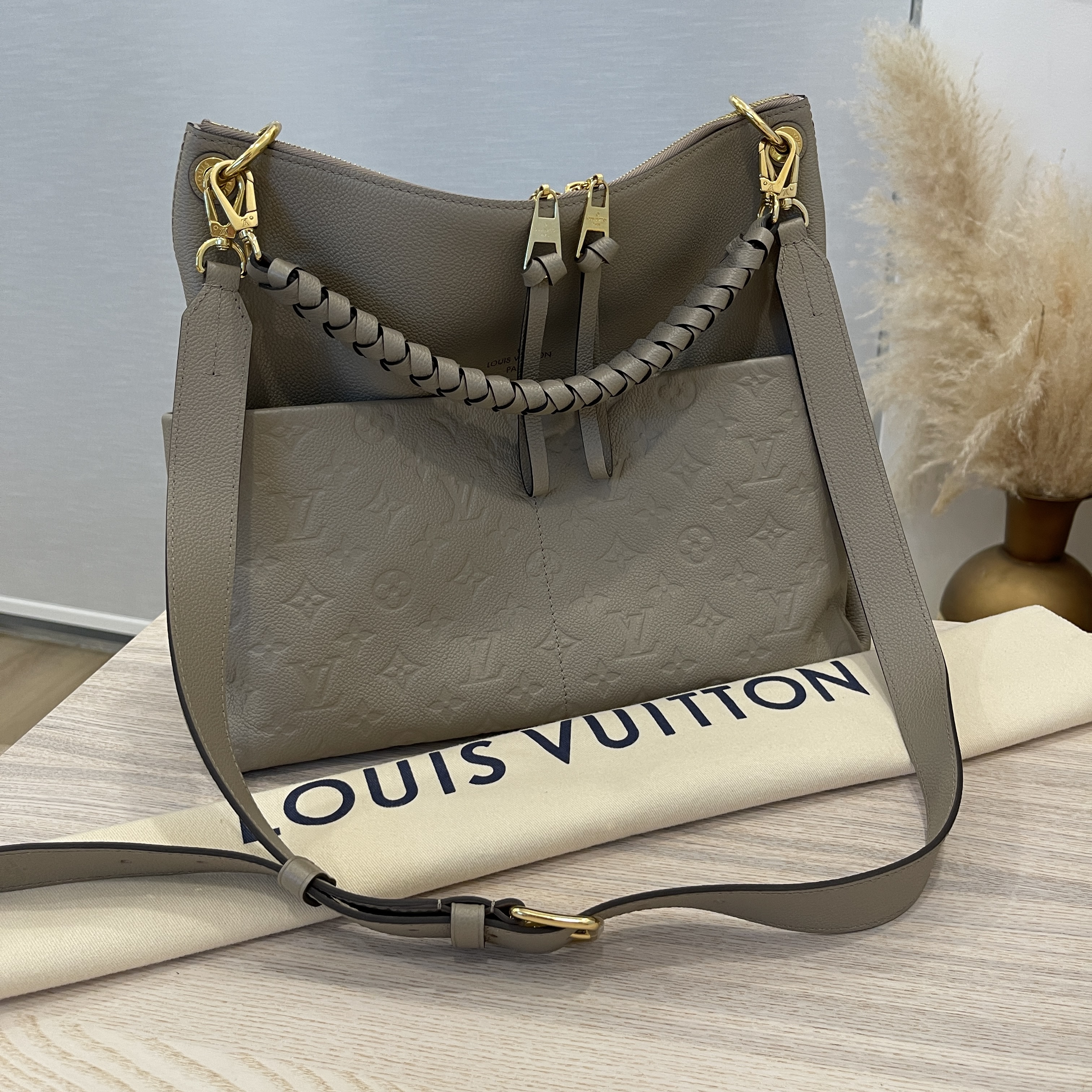 LOUIS VUITTON Empreinte Maida Hobo Tourterelle 1271123