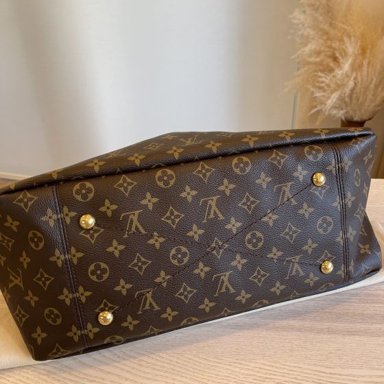 Louis Vuitton Monogram Artsy MM