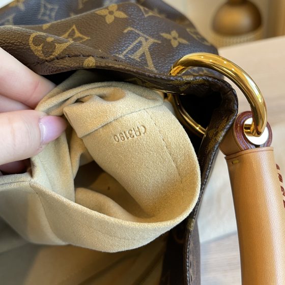 Louis Vuitton Monogram Artsy MM