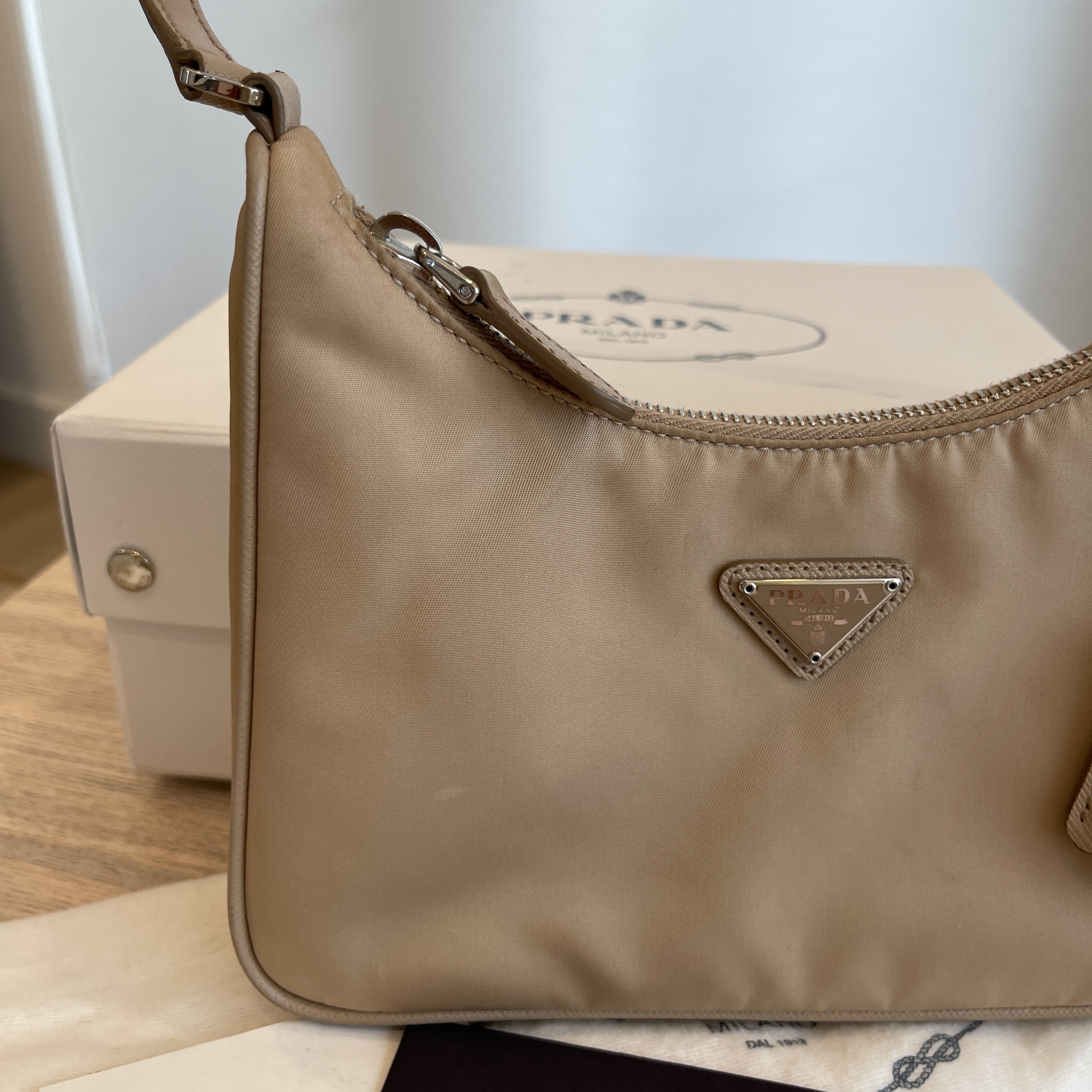 Authentic Prada Re-edition 2000 nylon bag Cameo Beige