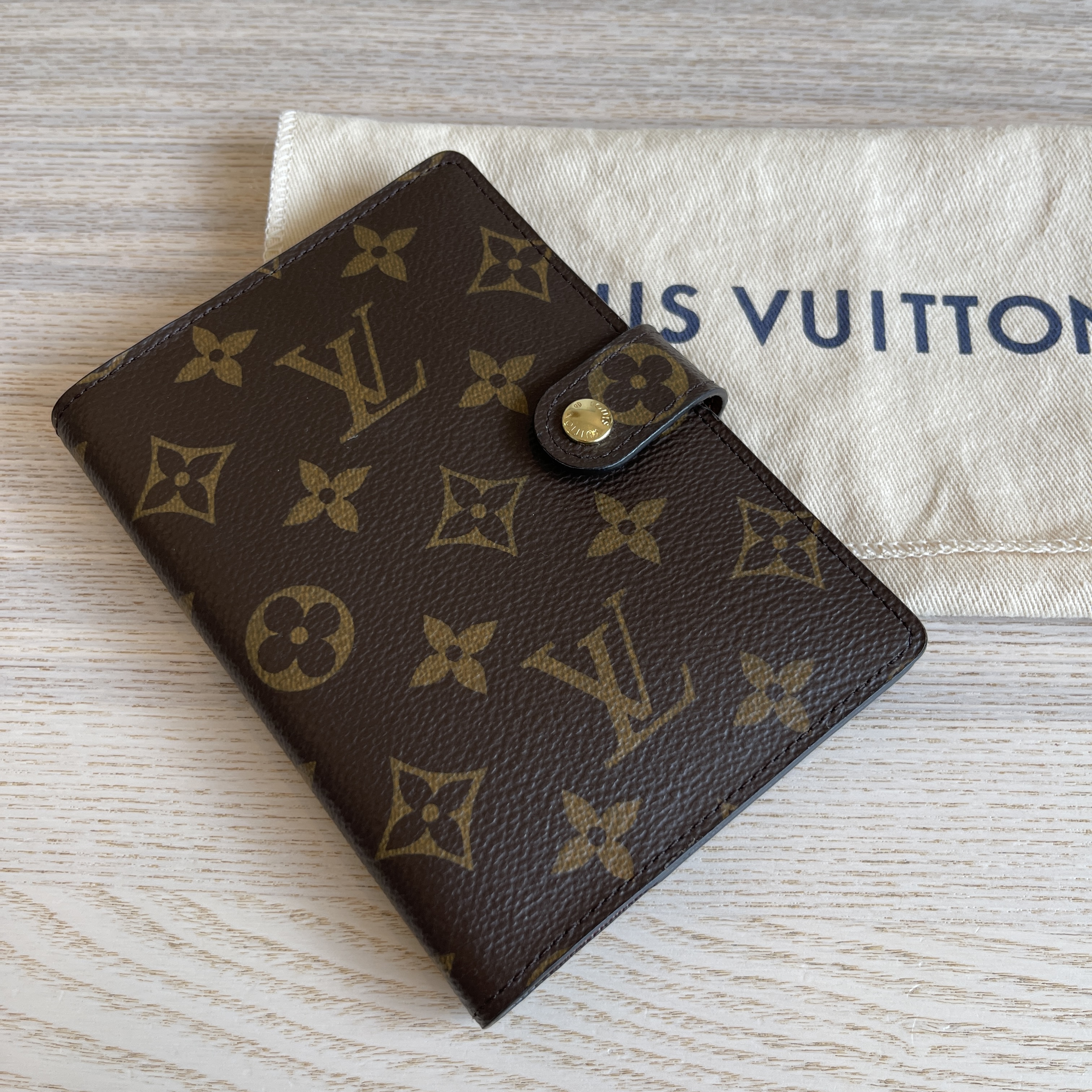 monogram louis vuitton agenda sizes