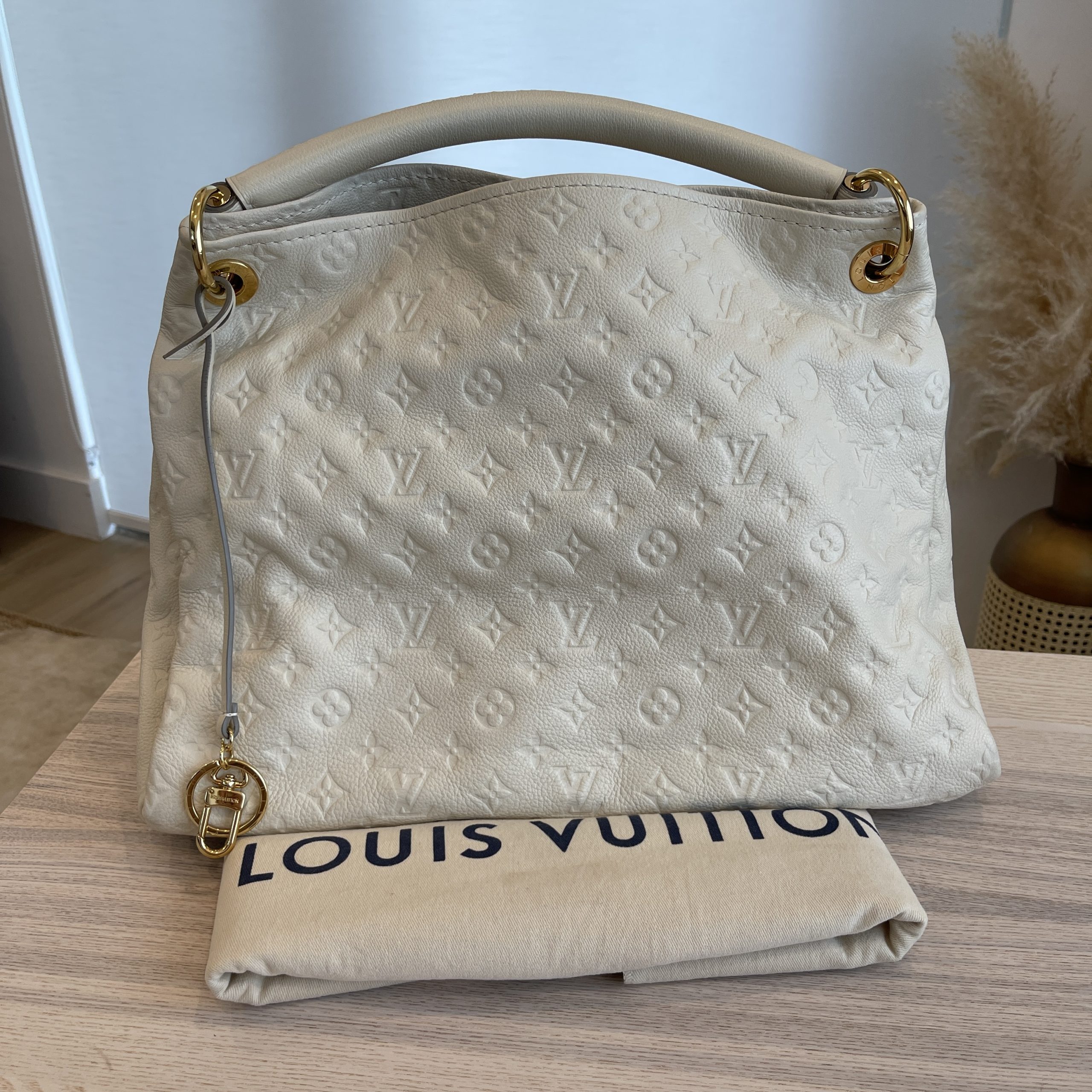 LOUIS VUITTON Artsy MM Empreinte Leather Shoulder Bag Cream