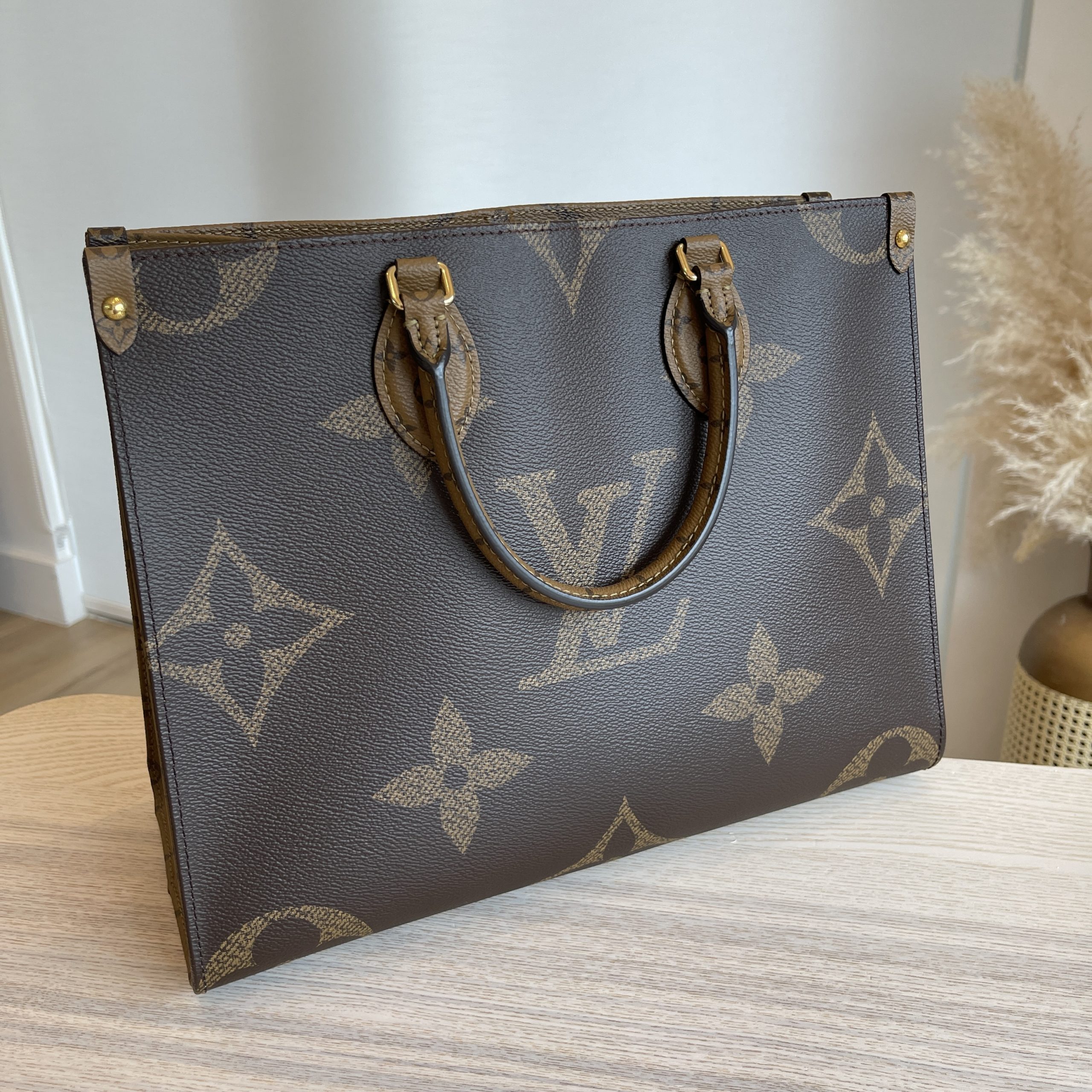 lv onthego mm pillow