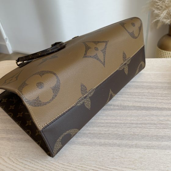 Louis Vuitton Reverse Monogram Giant Onthego MM