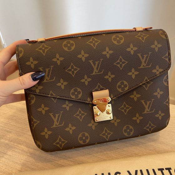 Louis Vuitton Monogram Pochette Metis
