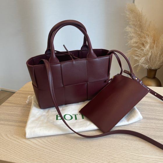 Bottega Veneta Mini Arco Tote Bag Burgundy / Wine