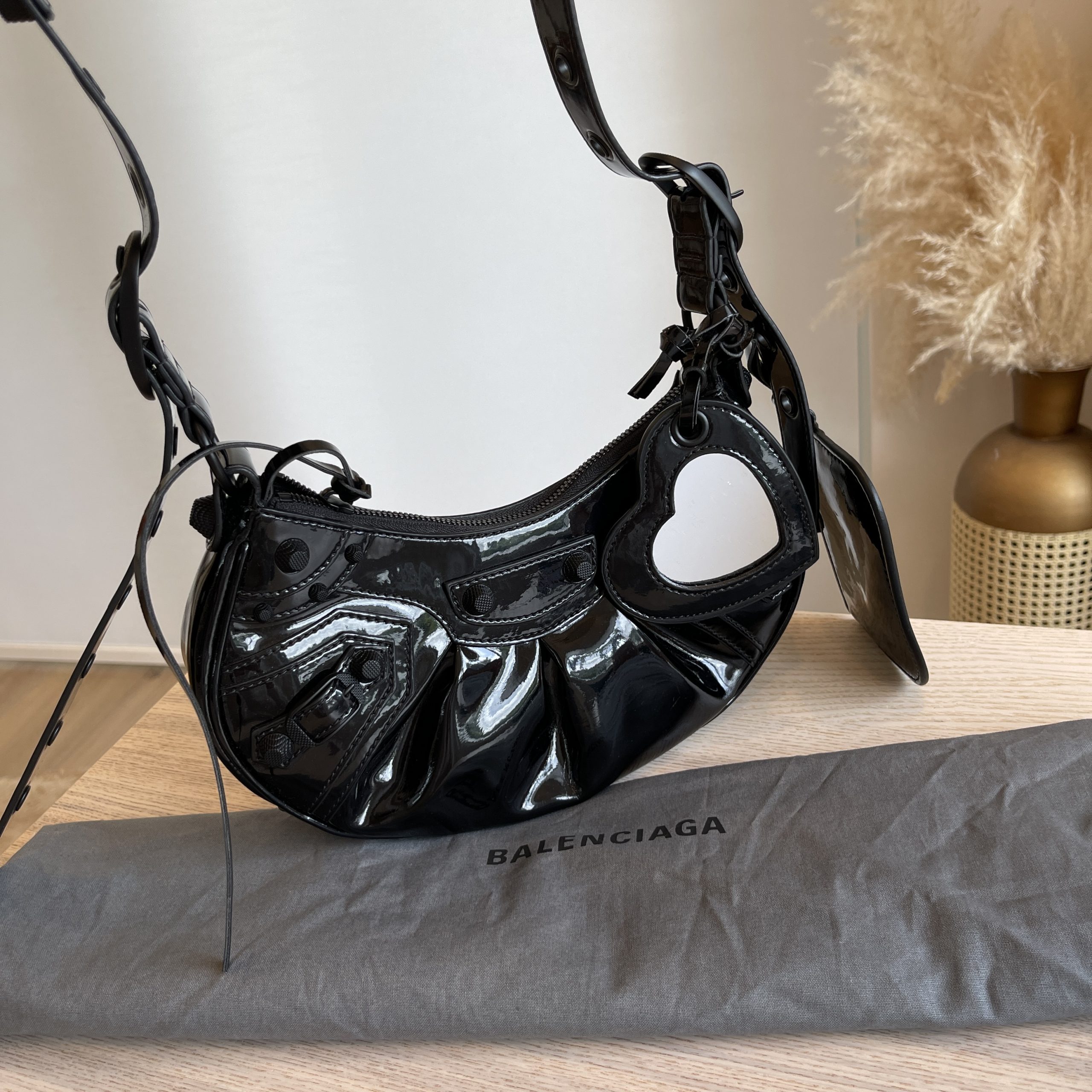 Balenciaga patent leather bag outlet