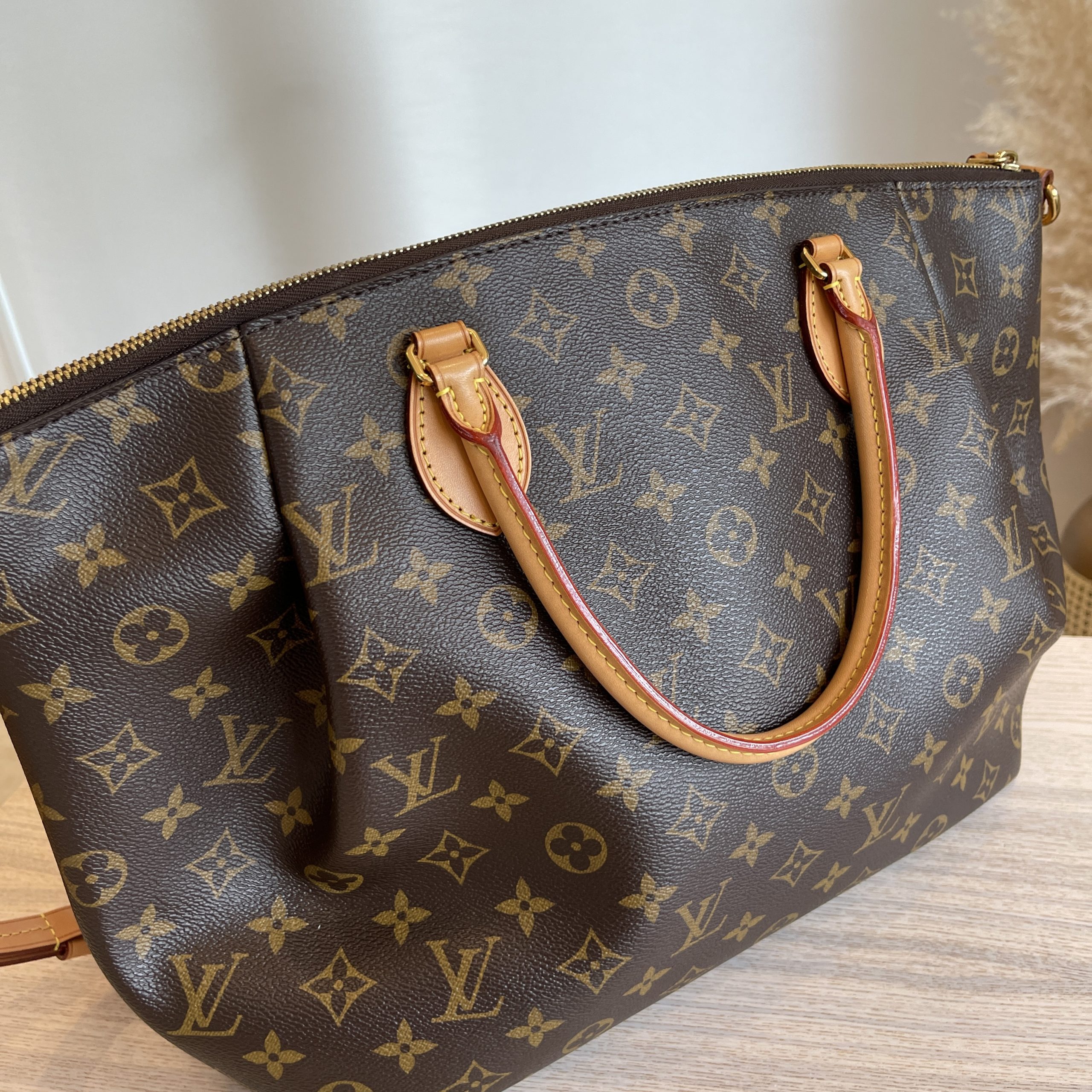 Louis Vuitton Turenne MM Monogram Canvas in 2023  Louis vuitton, Louis  vuitton monogram, Vintage handbags