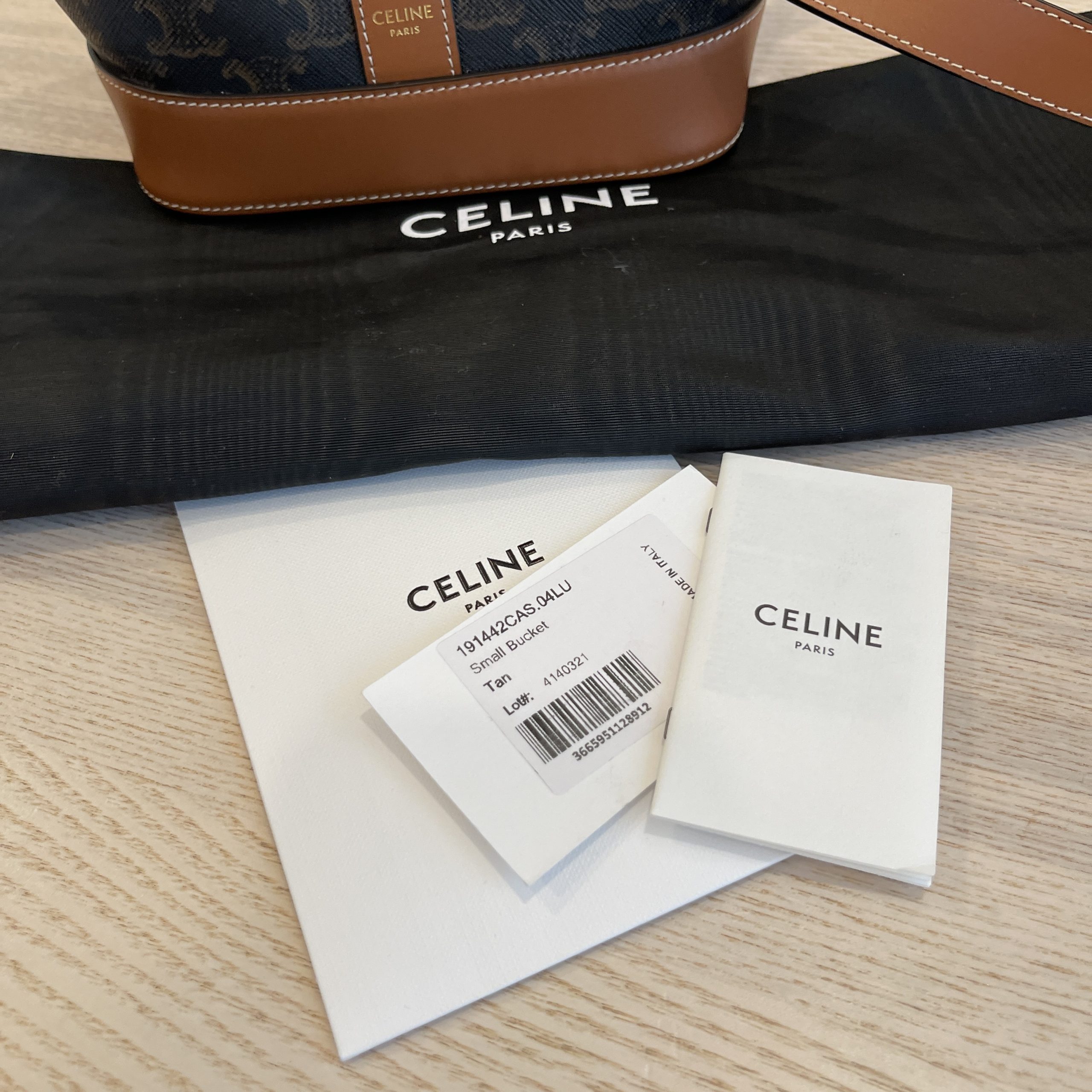 BRAND NEW Celine small bucket in triomphe canvas and calfskin