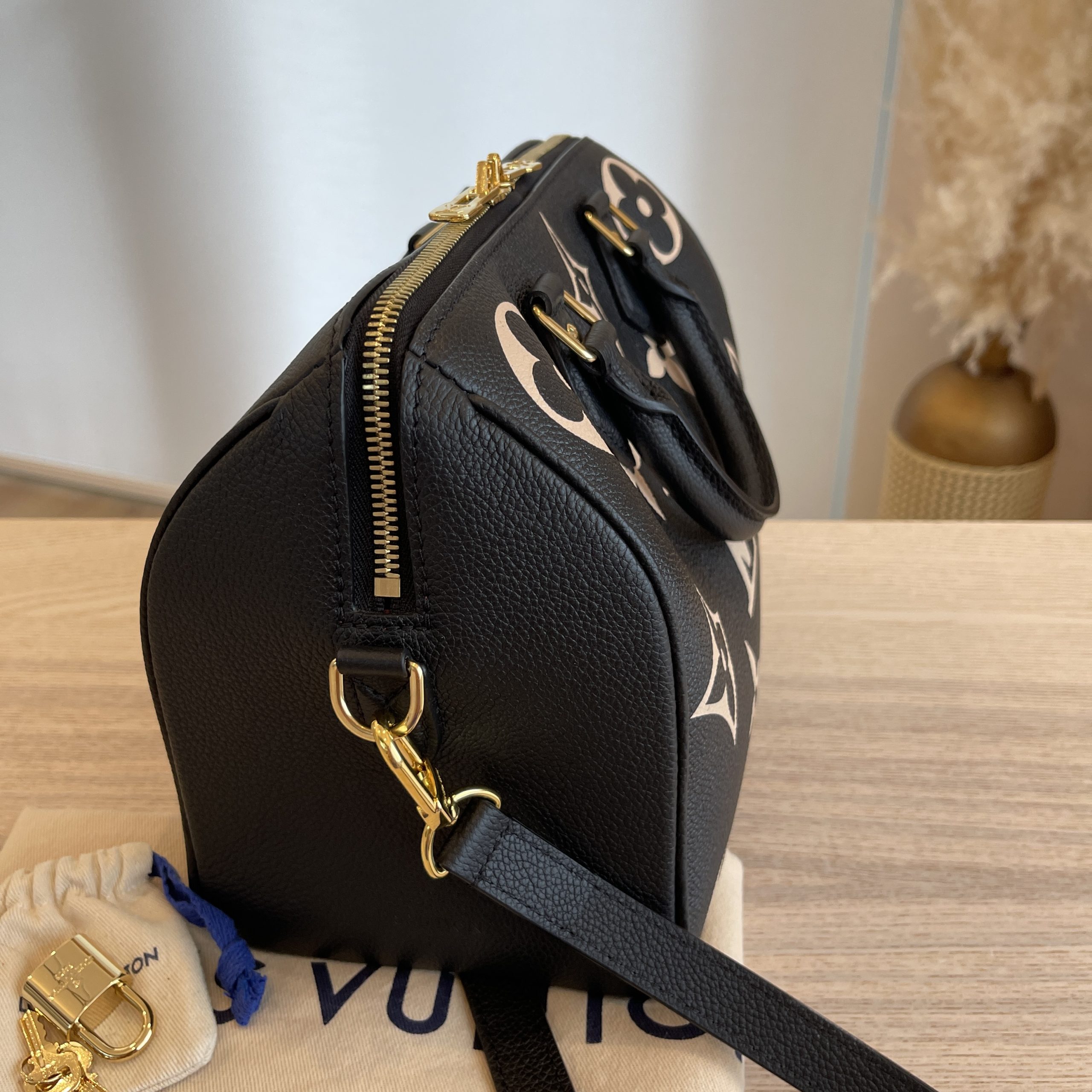 Louis Vuitton Empreinte Monogram Giant Speedy Bandouliere 25 Black Beige