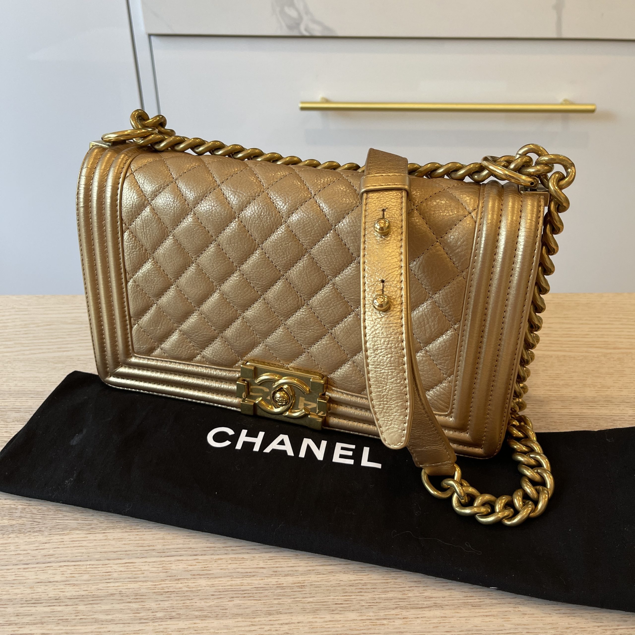 chanel clutch with chain white gold