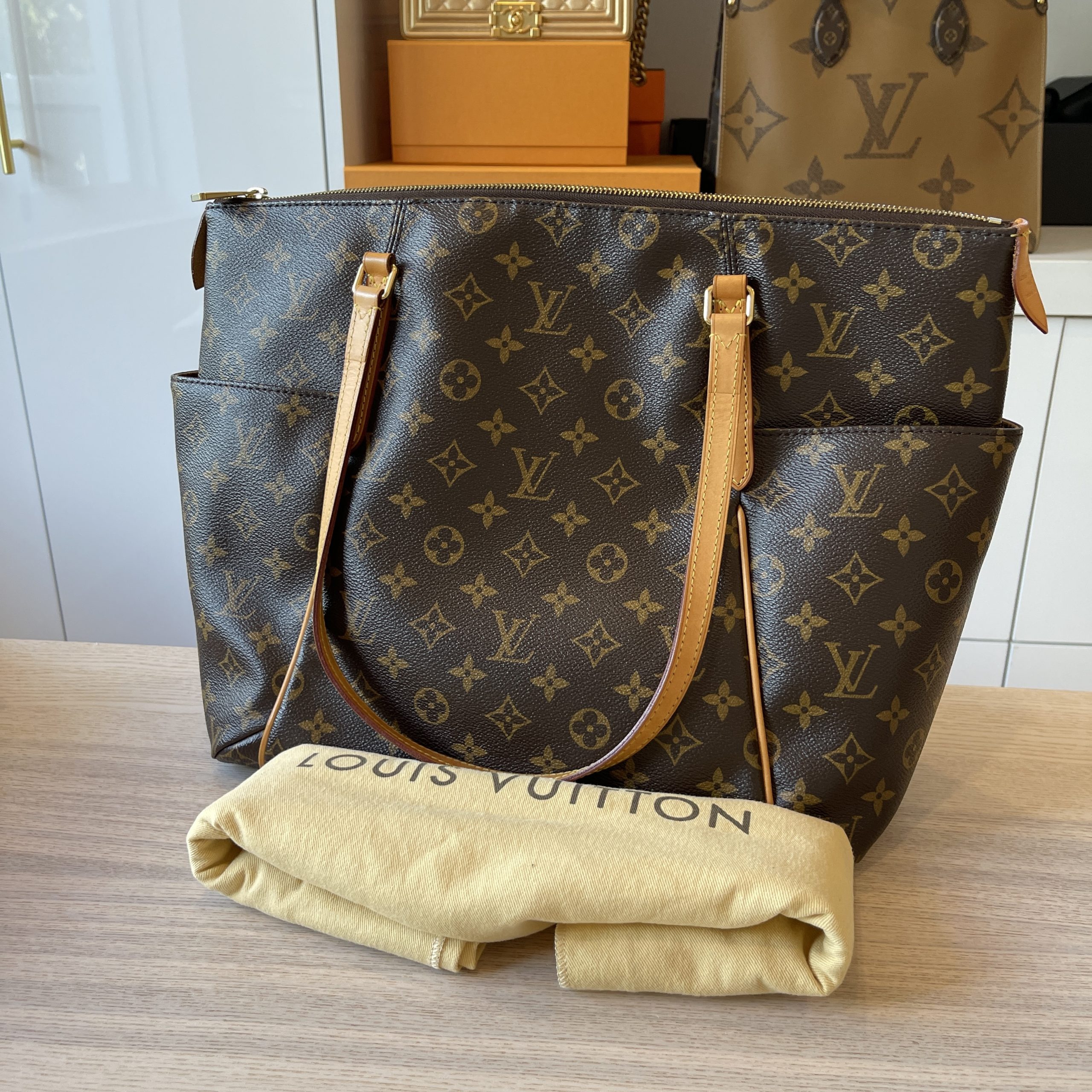 Vuitton totally mm hotsell