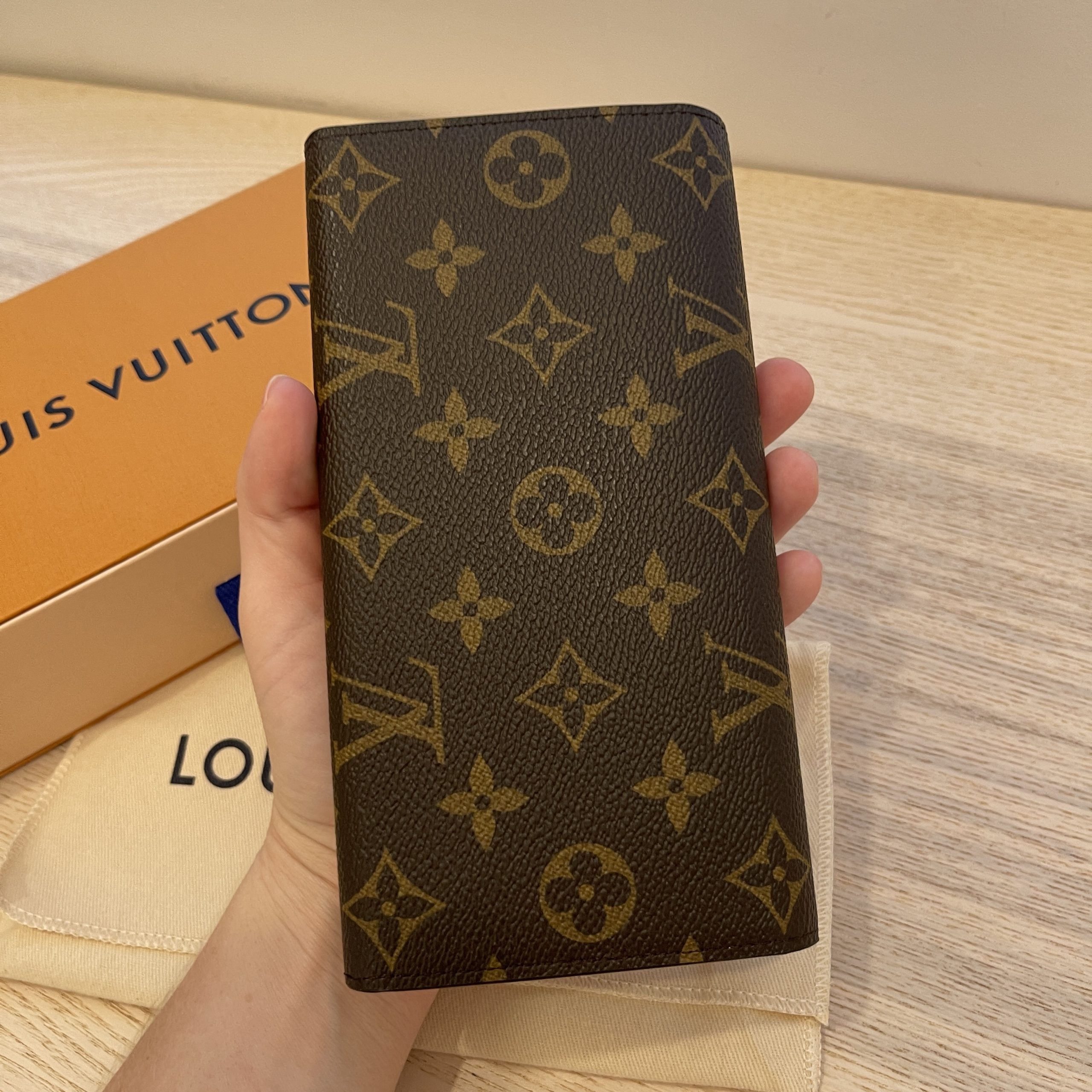 Louis Vuitton Monogram 2022 Christmas Animation Sarah Wallet Yellow