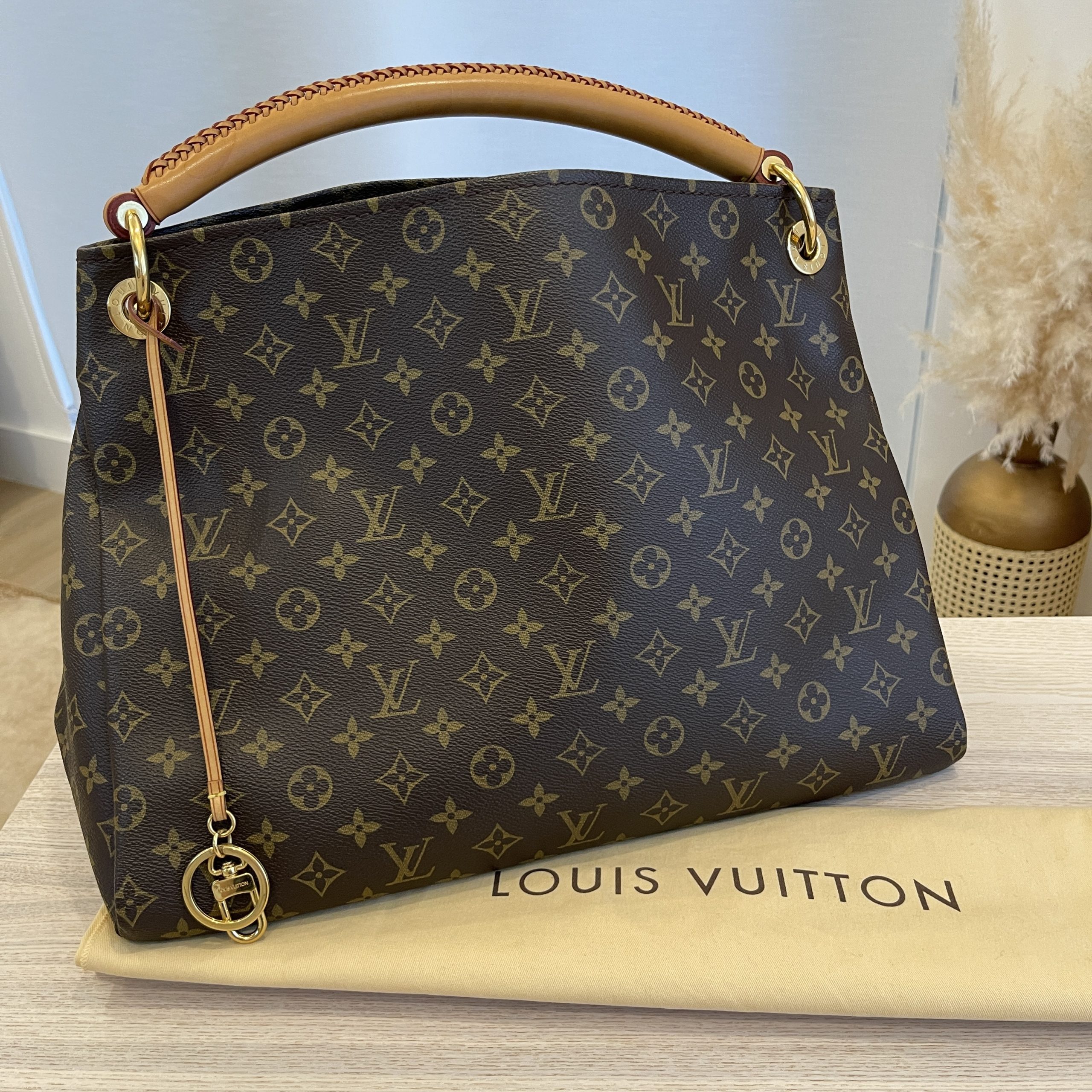 NEW Louis Vuitton LV ARTSY MM M44869  Louis vuitton monogram, Vuitton, Louis  vuitton