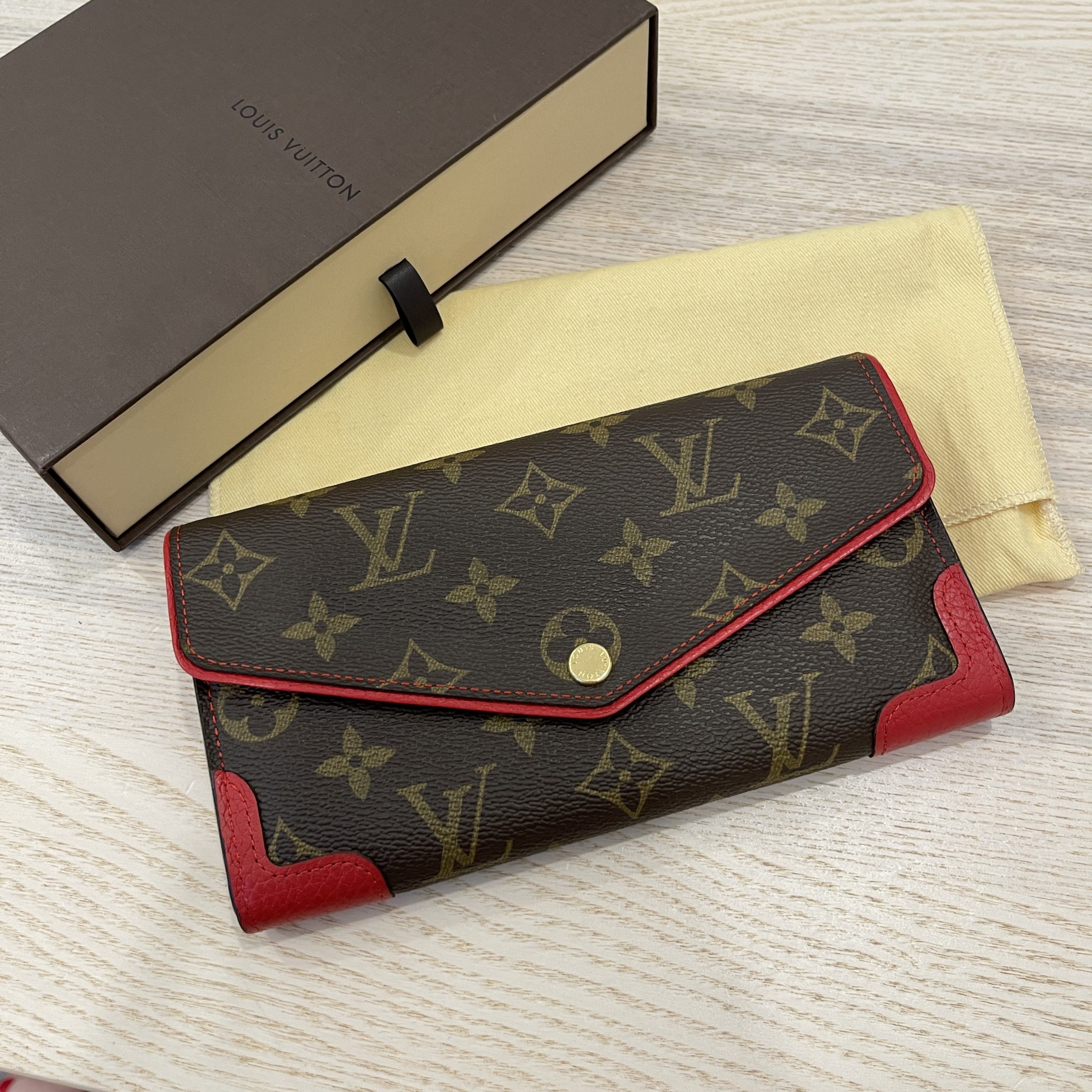 LOUIS VUITTON Monogram Sarah Retiro Wallet Cherry 174060