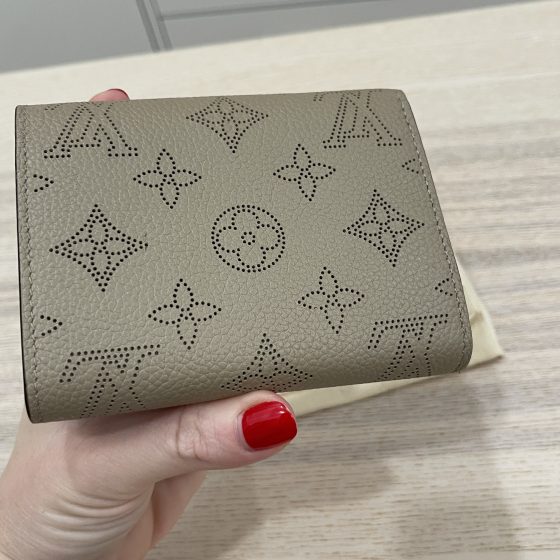 LOUIS VUITTON Mahina Iris Compact Wallet NM Galet 263857