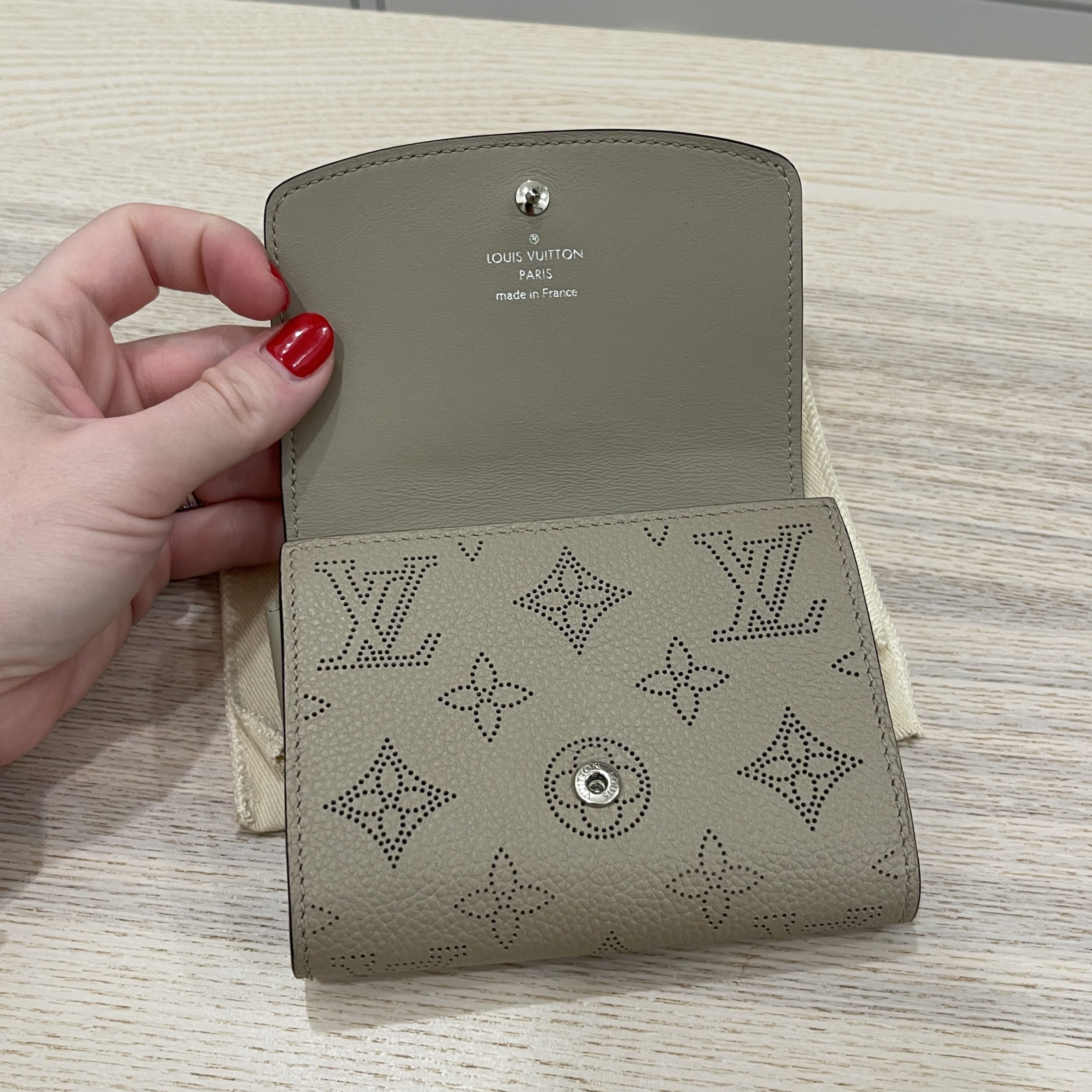 LOUIS VUITTON Mahina Iris Compact Wallet NM Galet 1242844