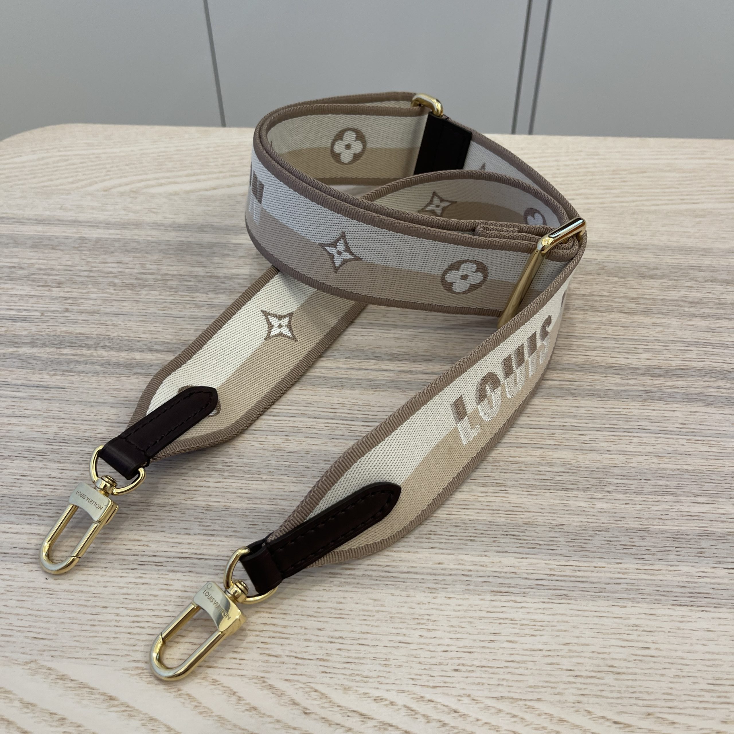 louis-vuitton bandouliere strap