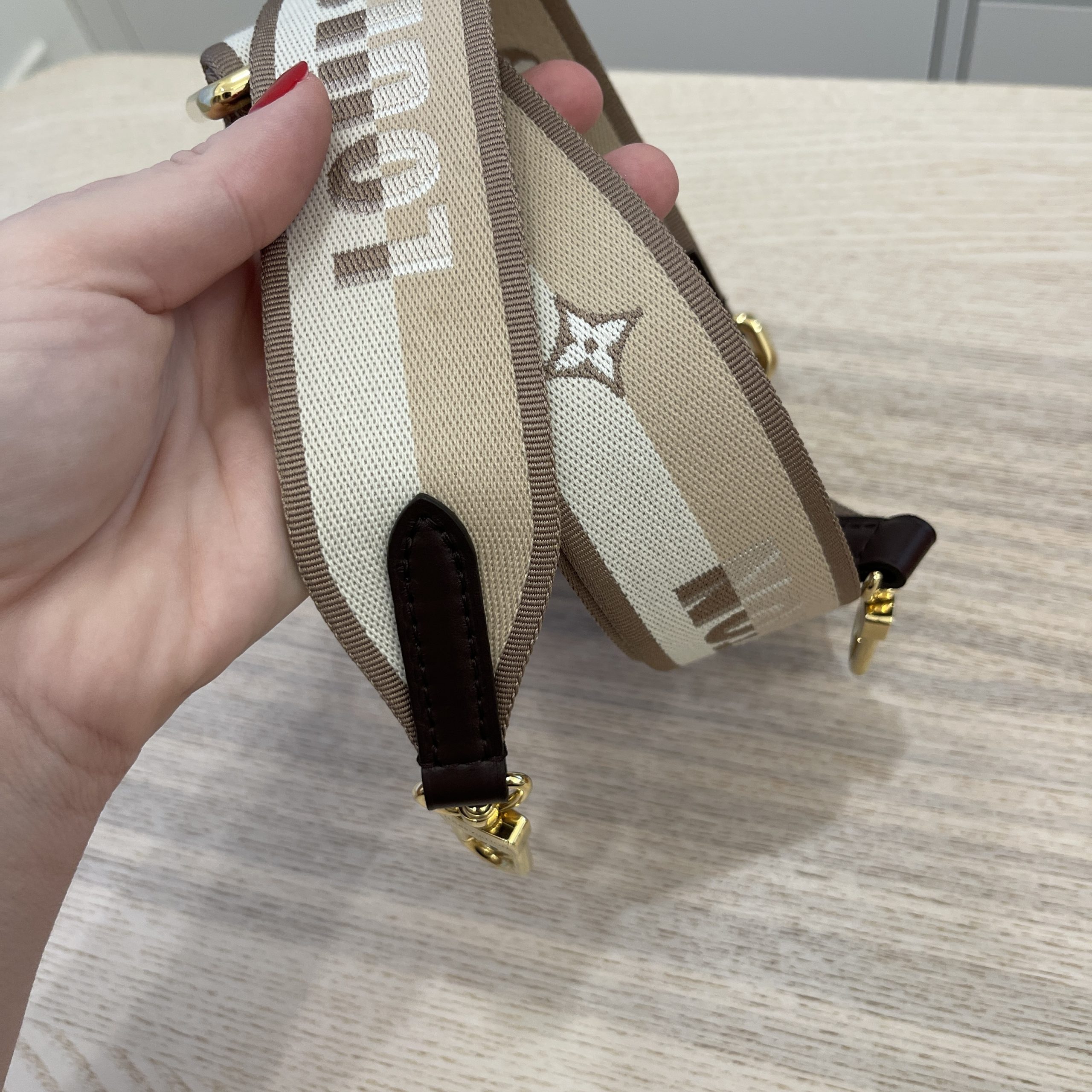 Louis Vuitton Speedy BANDOULI√àRE 20, Beige, One Size