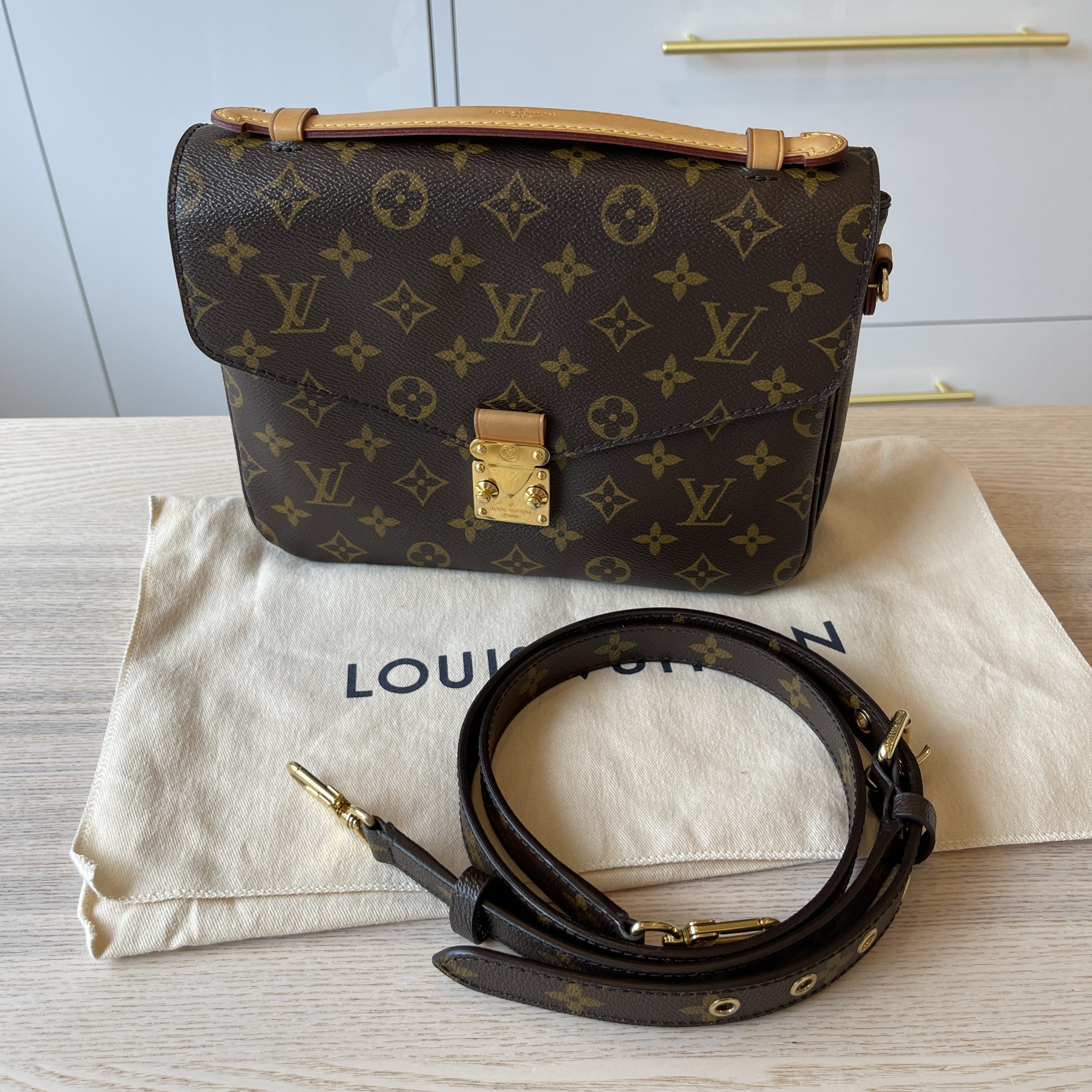 louis vuitton pochette metis poshmark