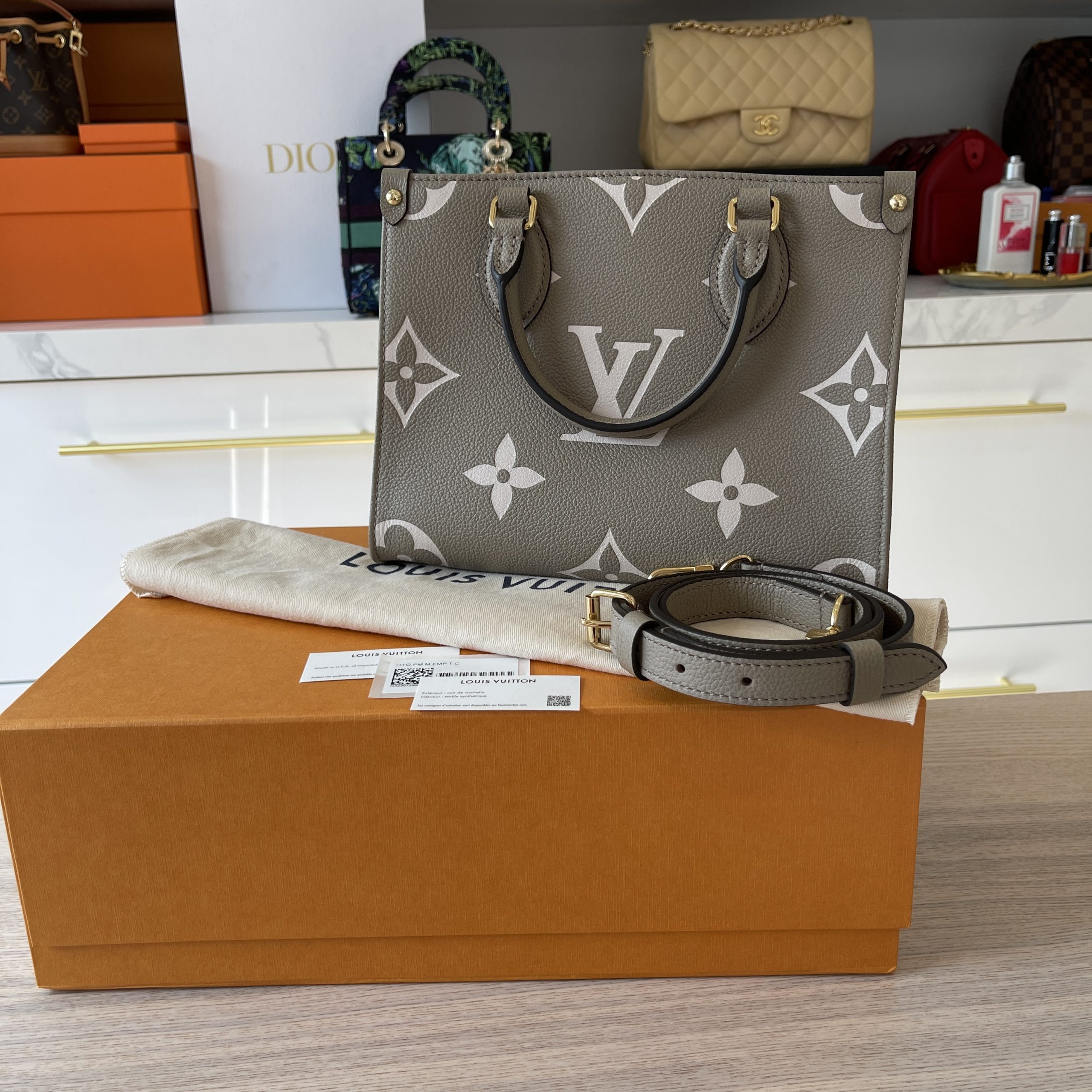 Louis Vuitton Empreinte Monogram Giant Onthego PM Tourterelle Creme