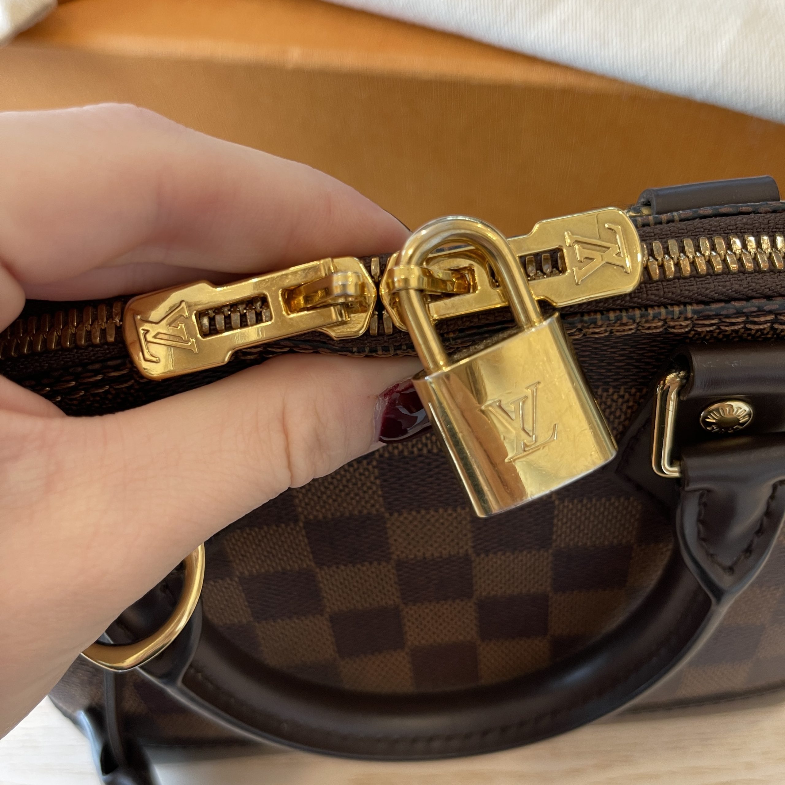 Real vs fake Louis Vuitton Alma bag. How to spot fake Louis Vuitton Alma  Epi hand bag 