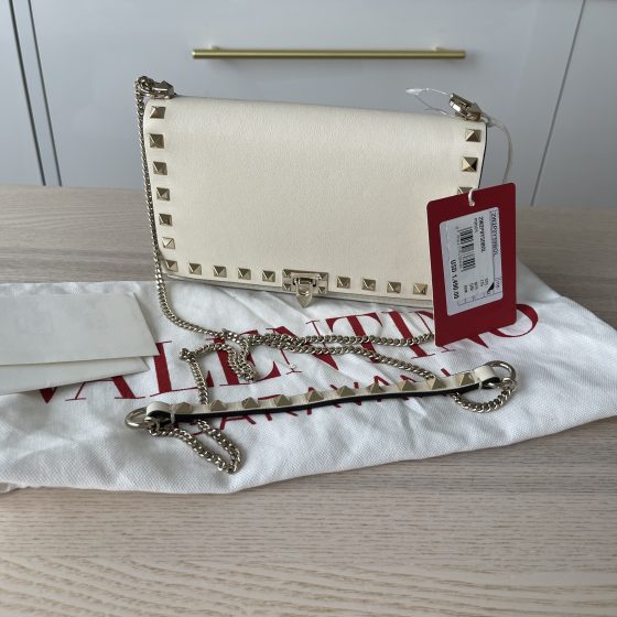 Valentino Garavani Vitello Rockstud Flip Lock Wallet On Chain Light Ivory