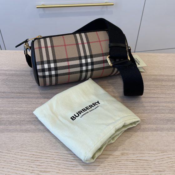 Burberry Burberry Vintage Check Zipped Barrel Bag
