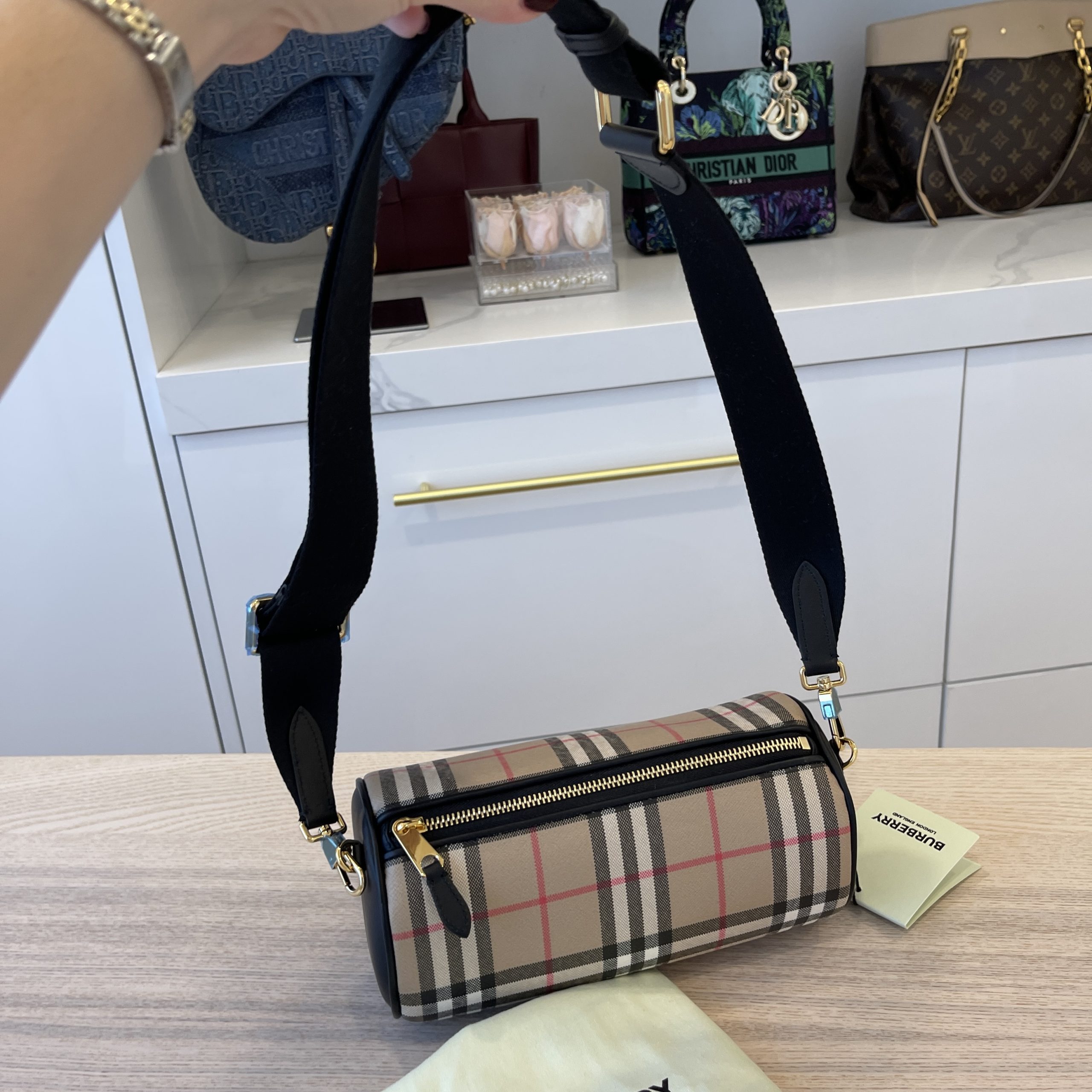 Burberry Burberry Vintage Check Zipped Barrel Bag