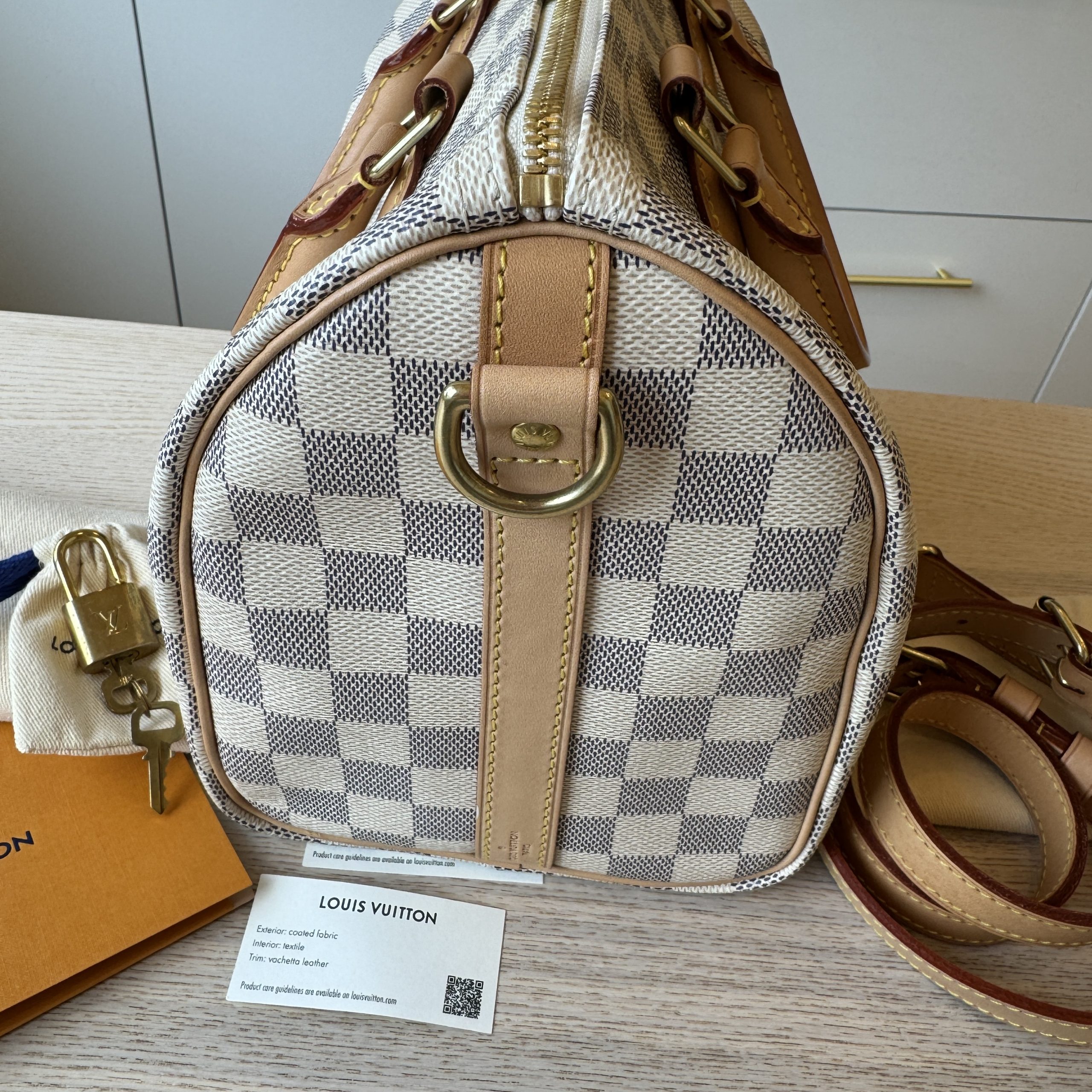 Louis Vuitton Damier Azur Speedy Bandouliere 25 QJB0US0SWB032