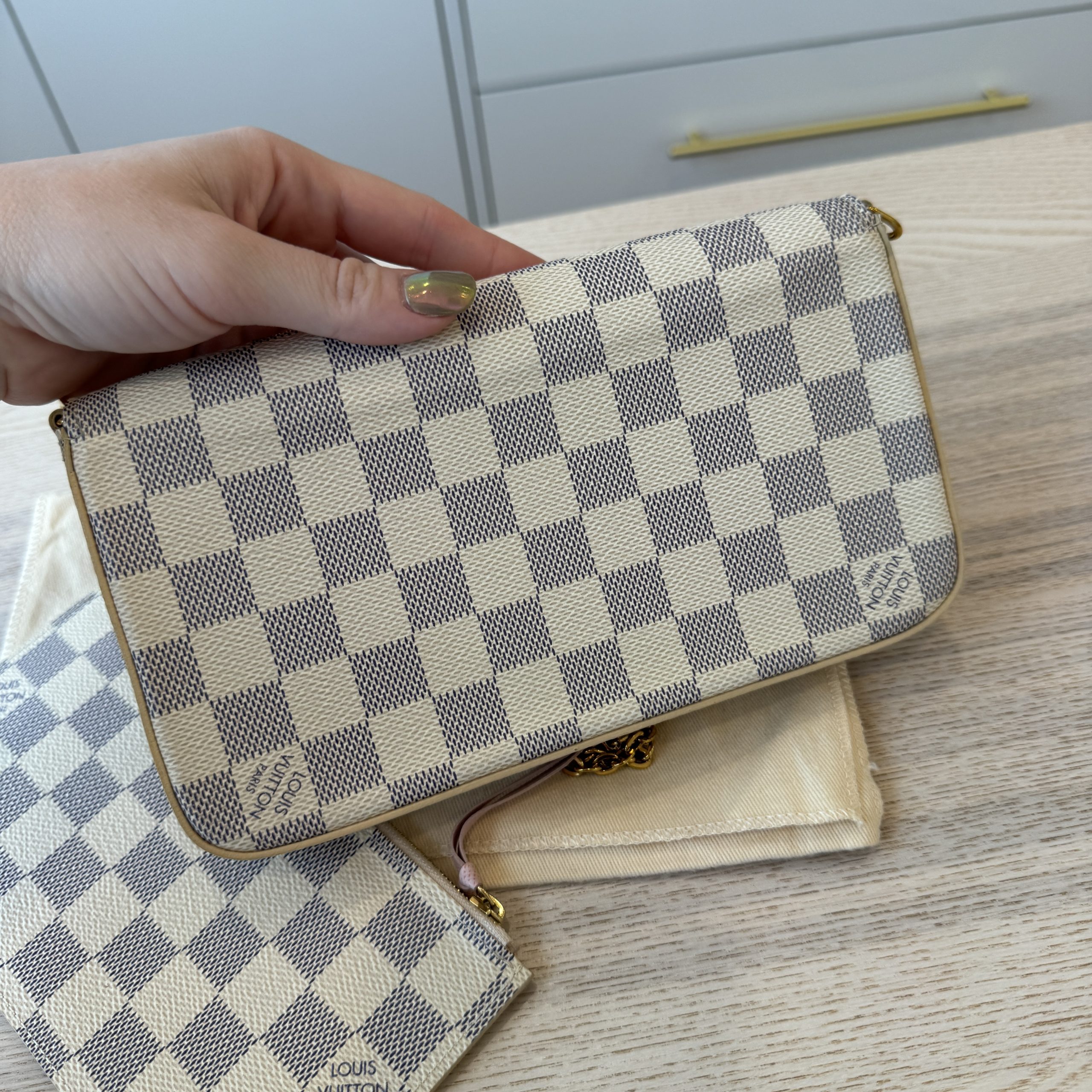 Louis Vuitton – Louis Vuitton Pochette Felicie Damier Azur Rose Ballerine –  Queen Station