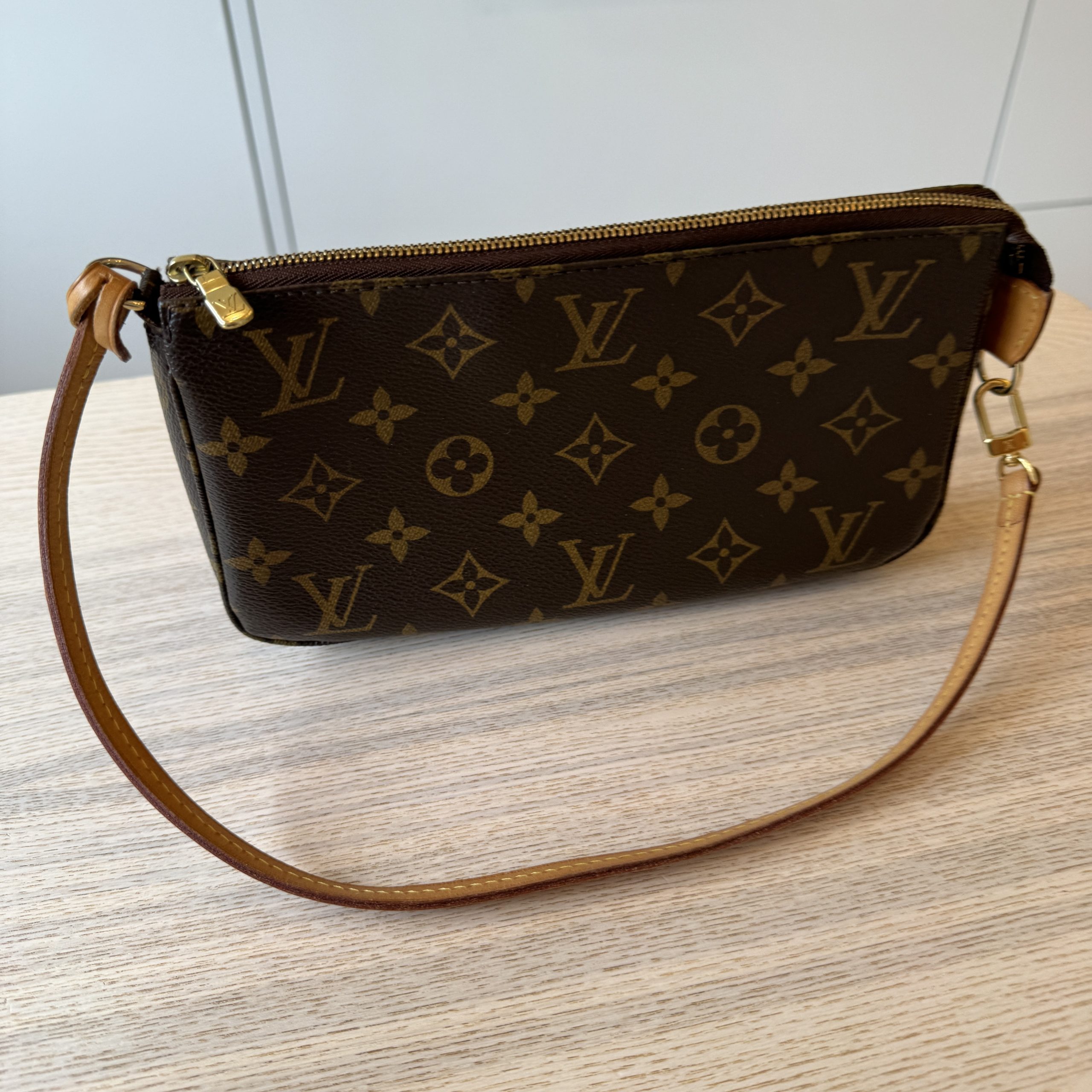 vuitton monogram pochette accessoire